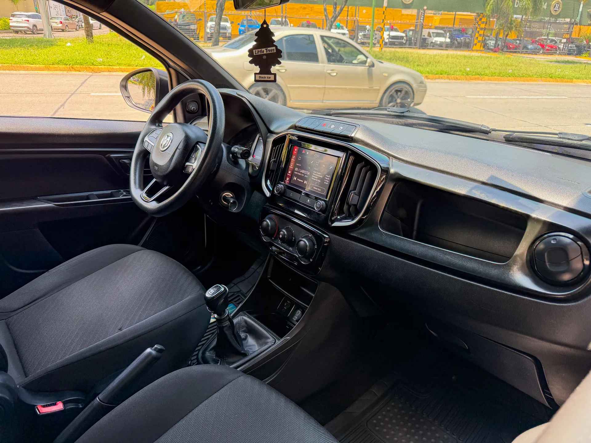 Car image 11