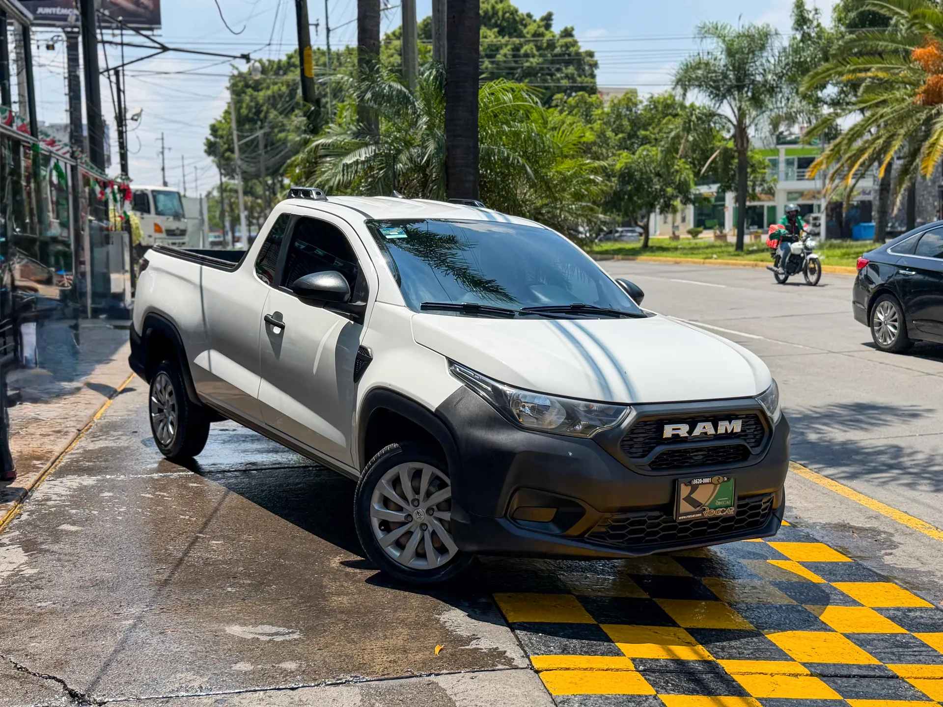 Car image 4