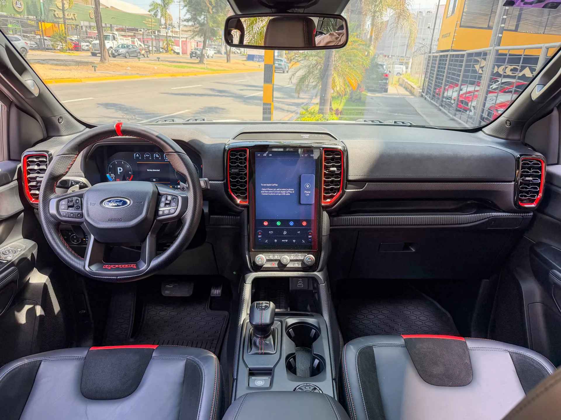Car image 12