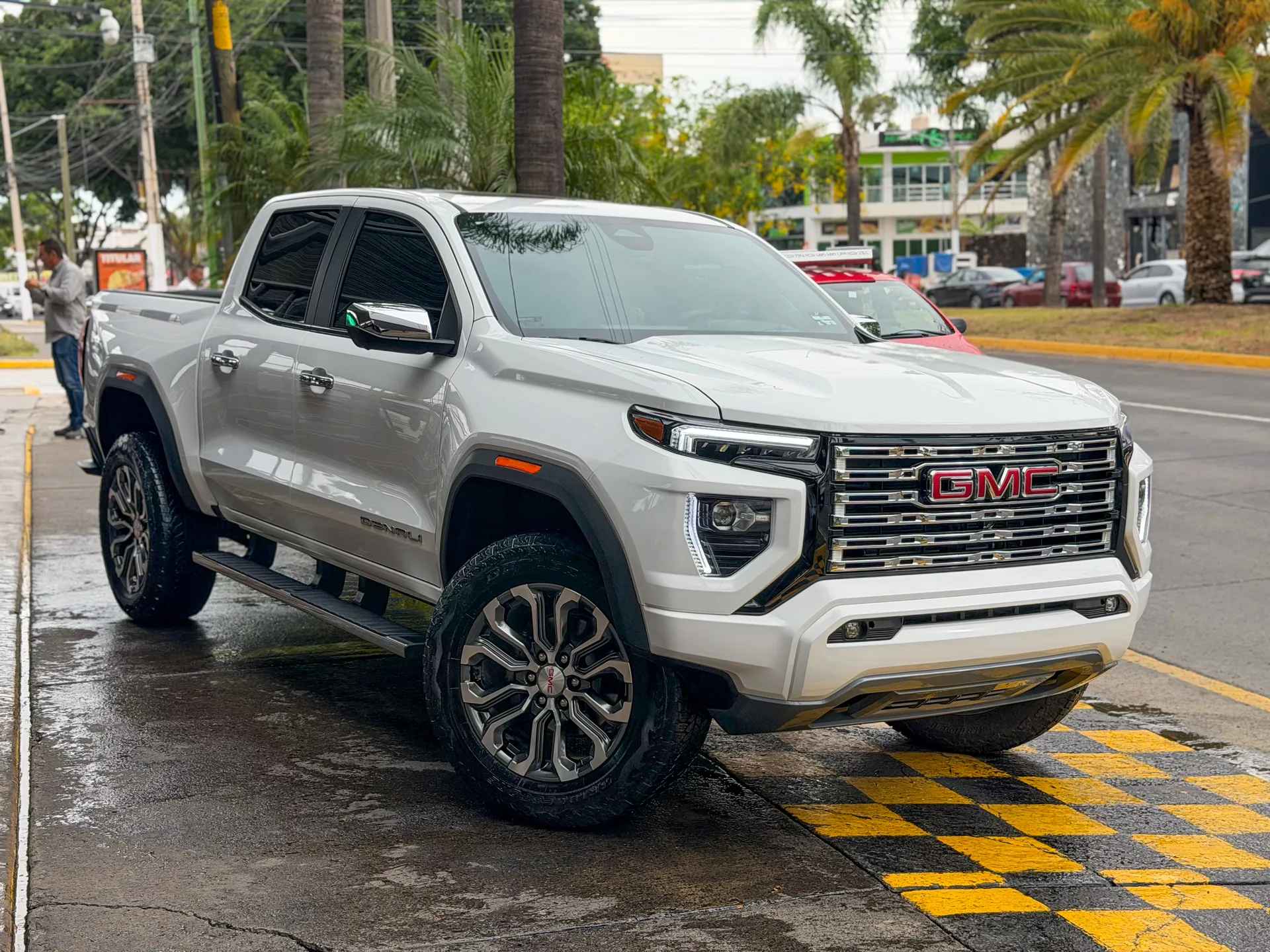 Car image 4