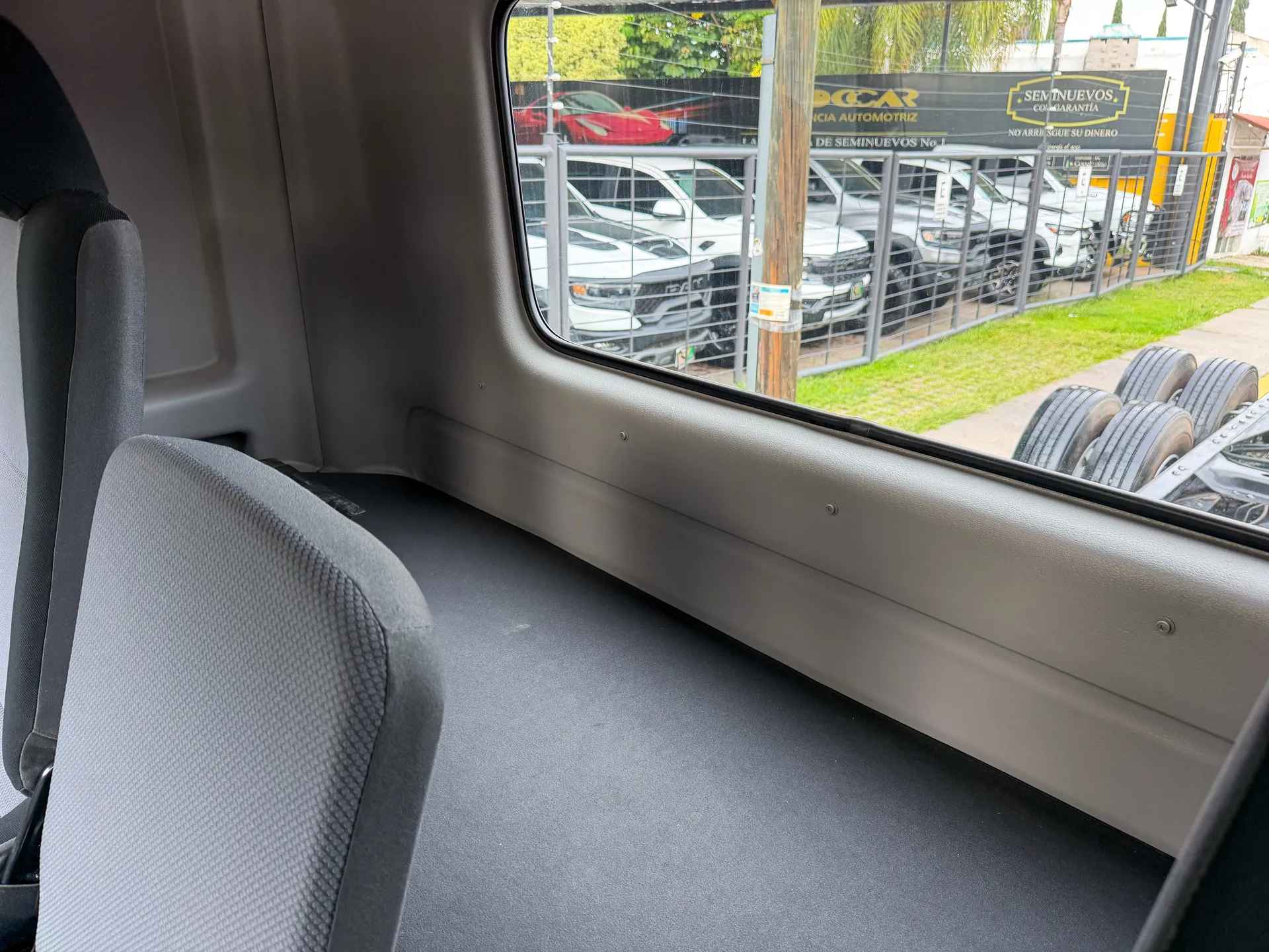 Car image 25