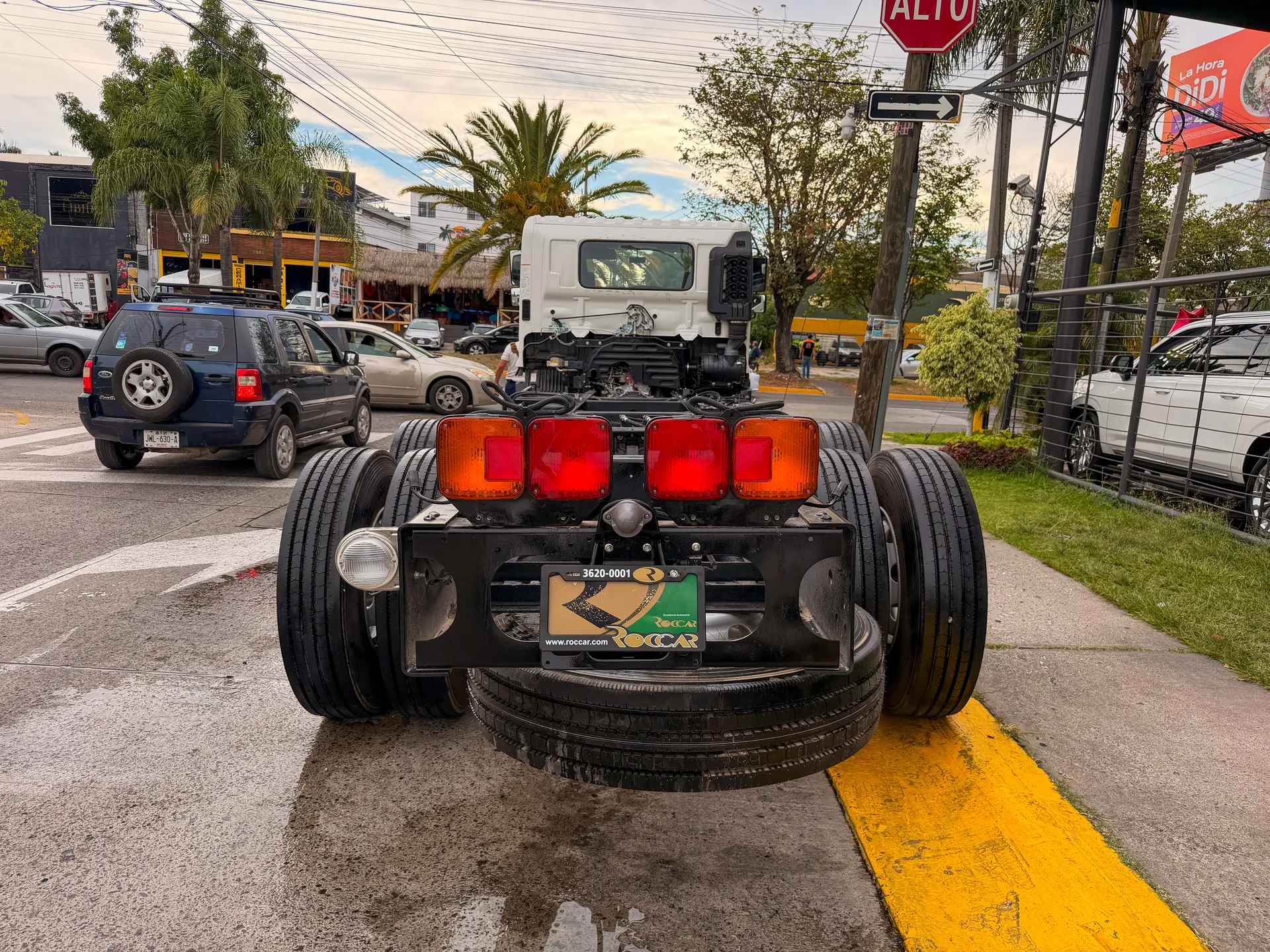 Car image 14