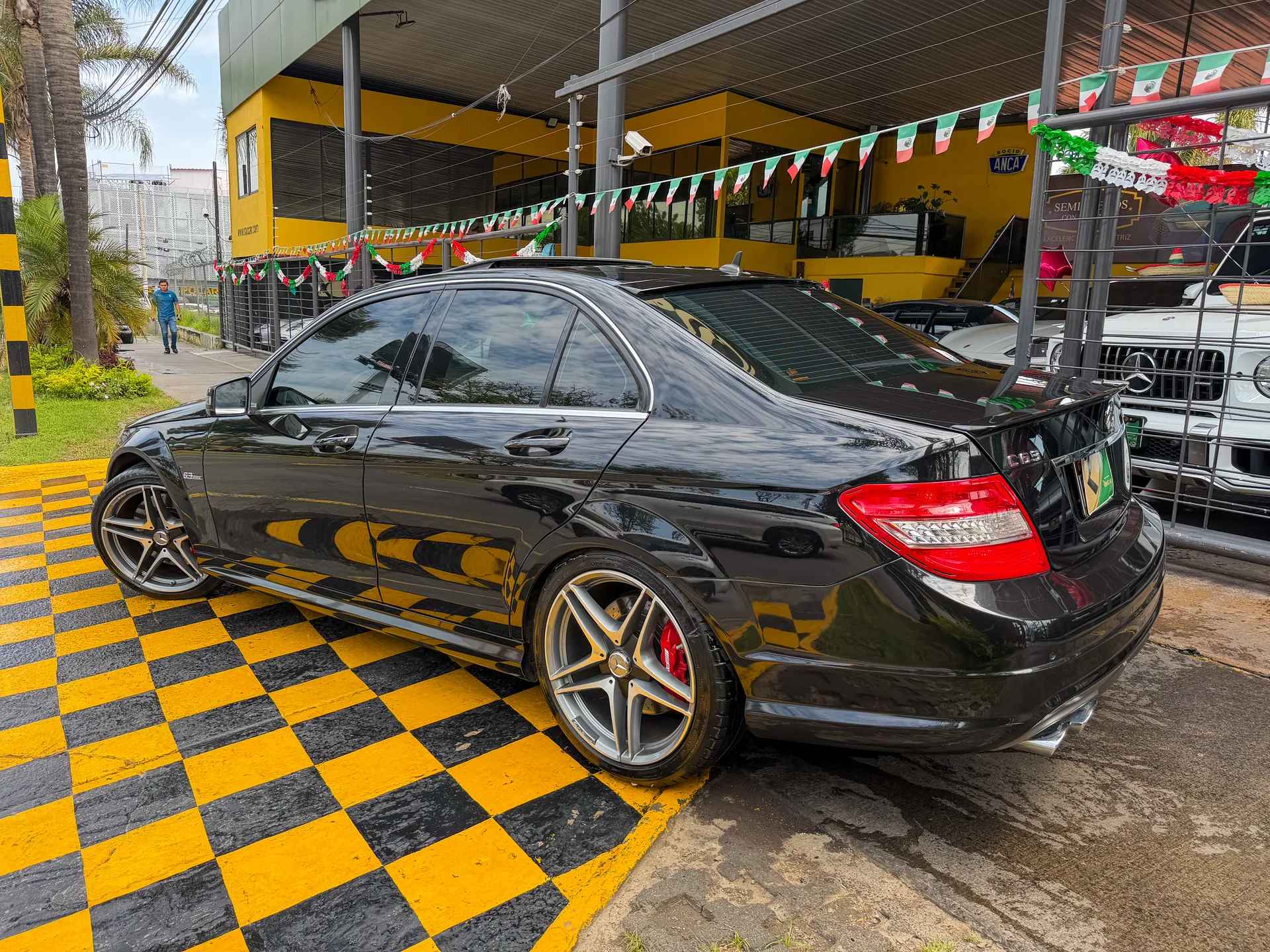 Car image 9