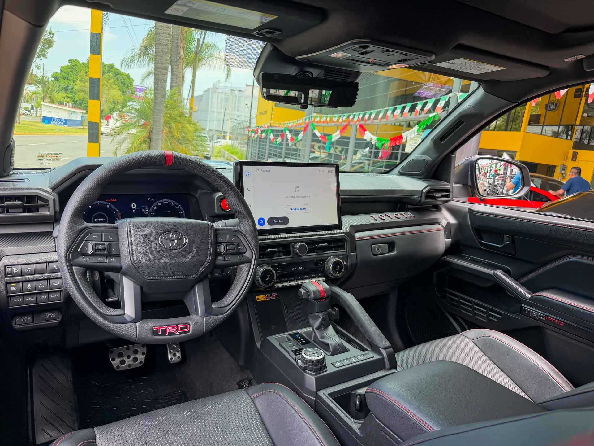 Car image 11