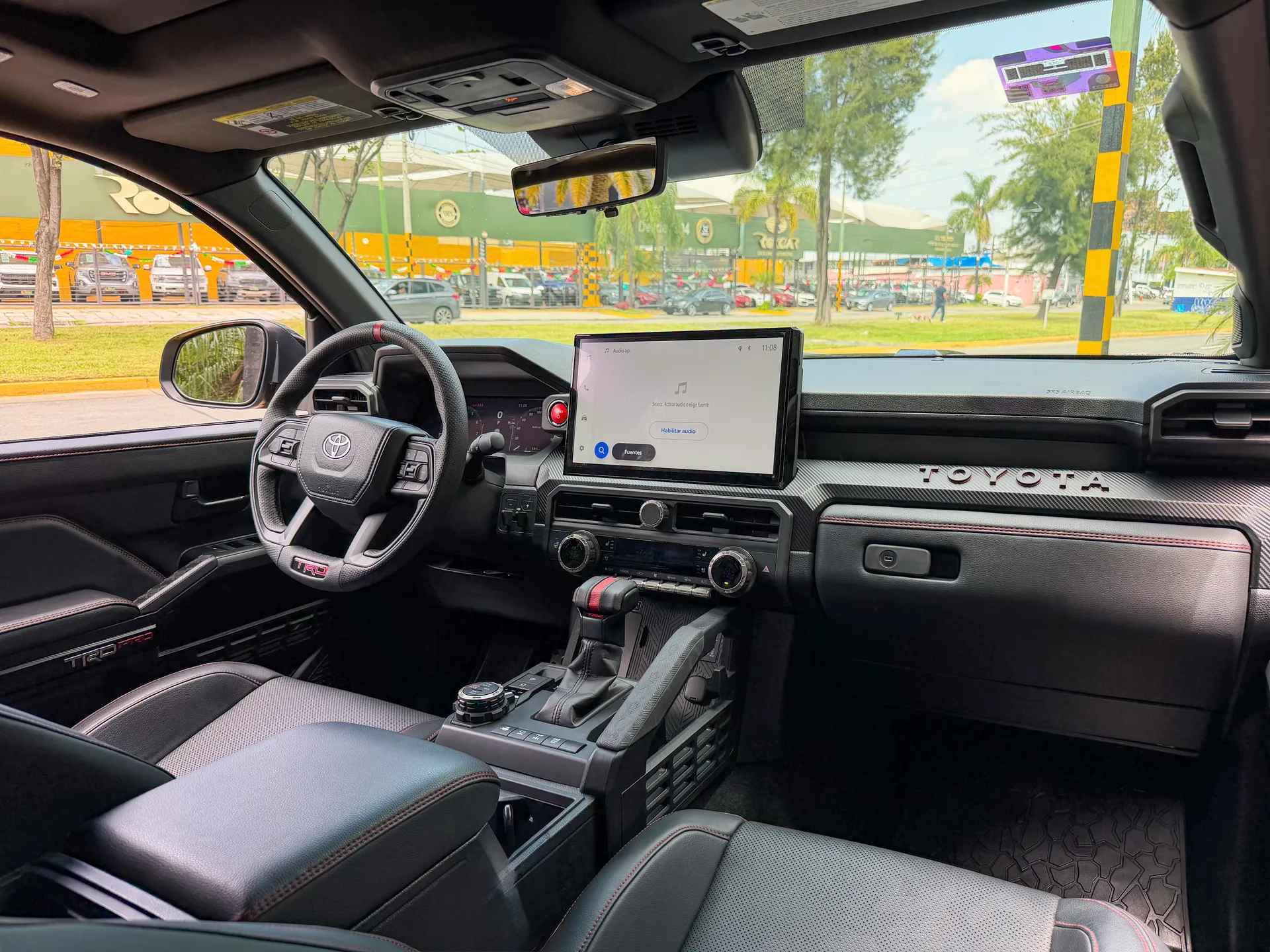 Car image 16