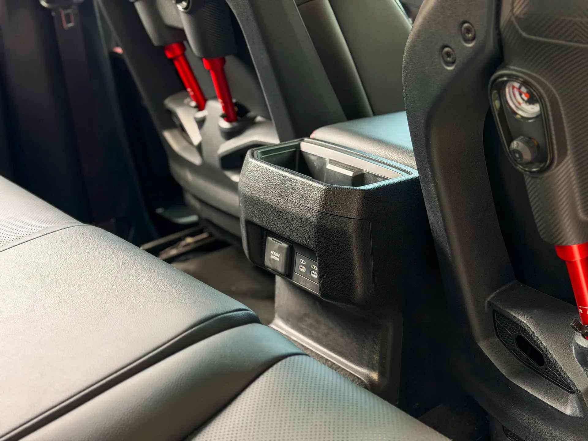 Car image 24