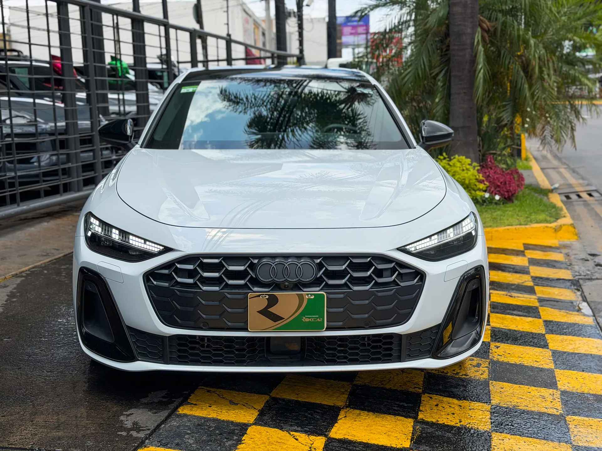 Car image 3