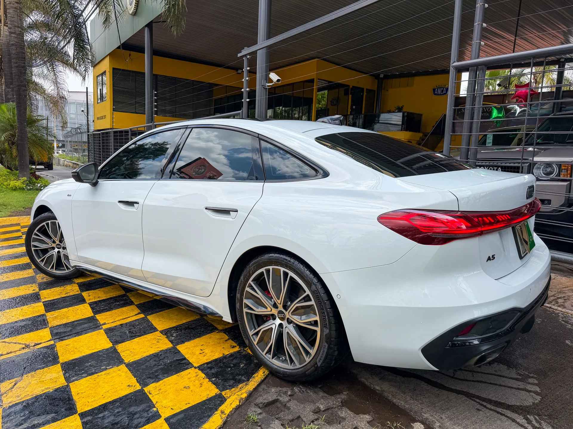 Car image 7