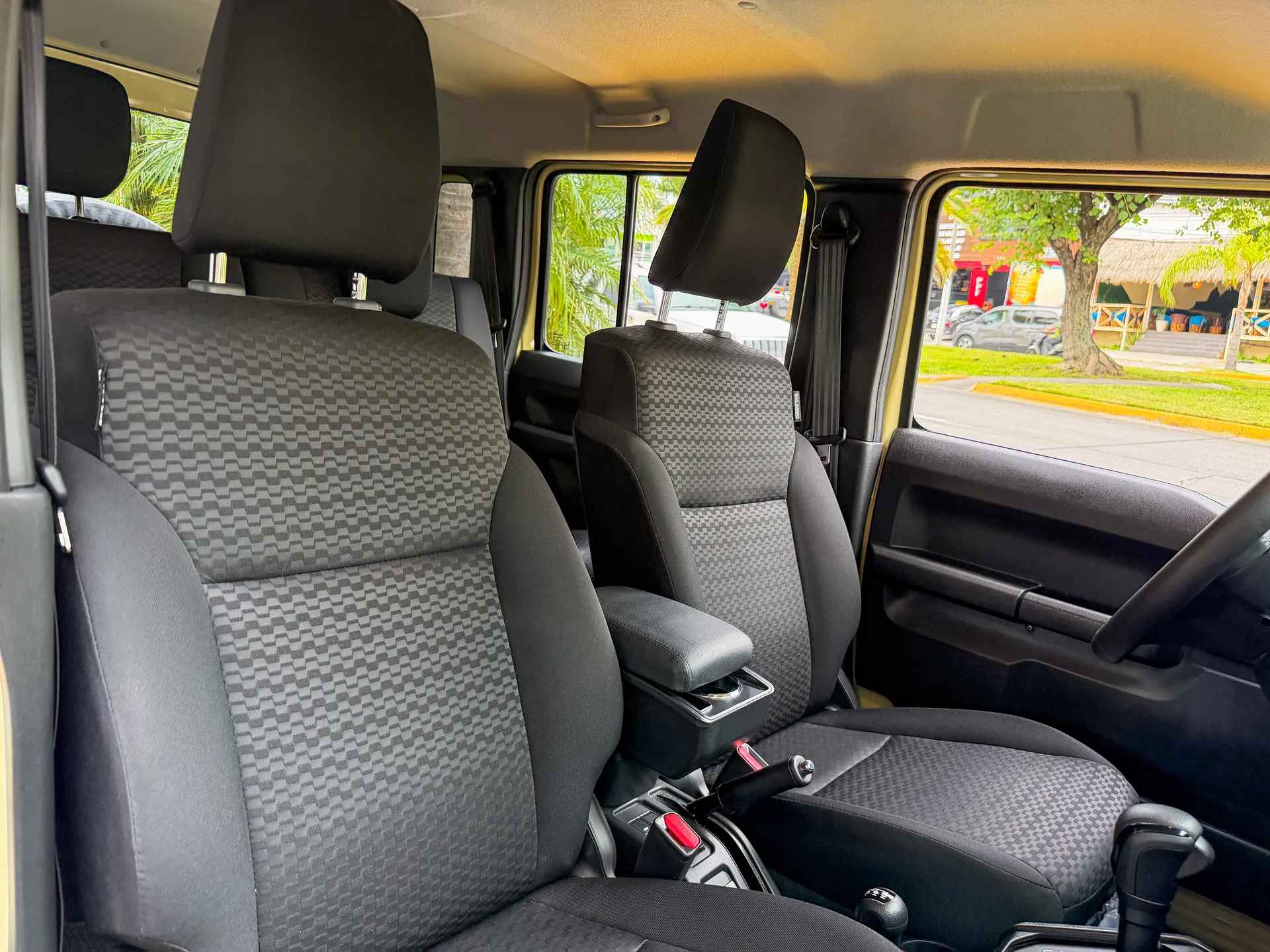 Car image 15