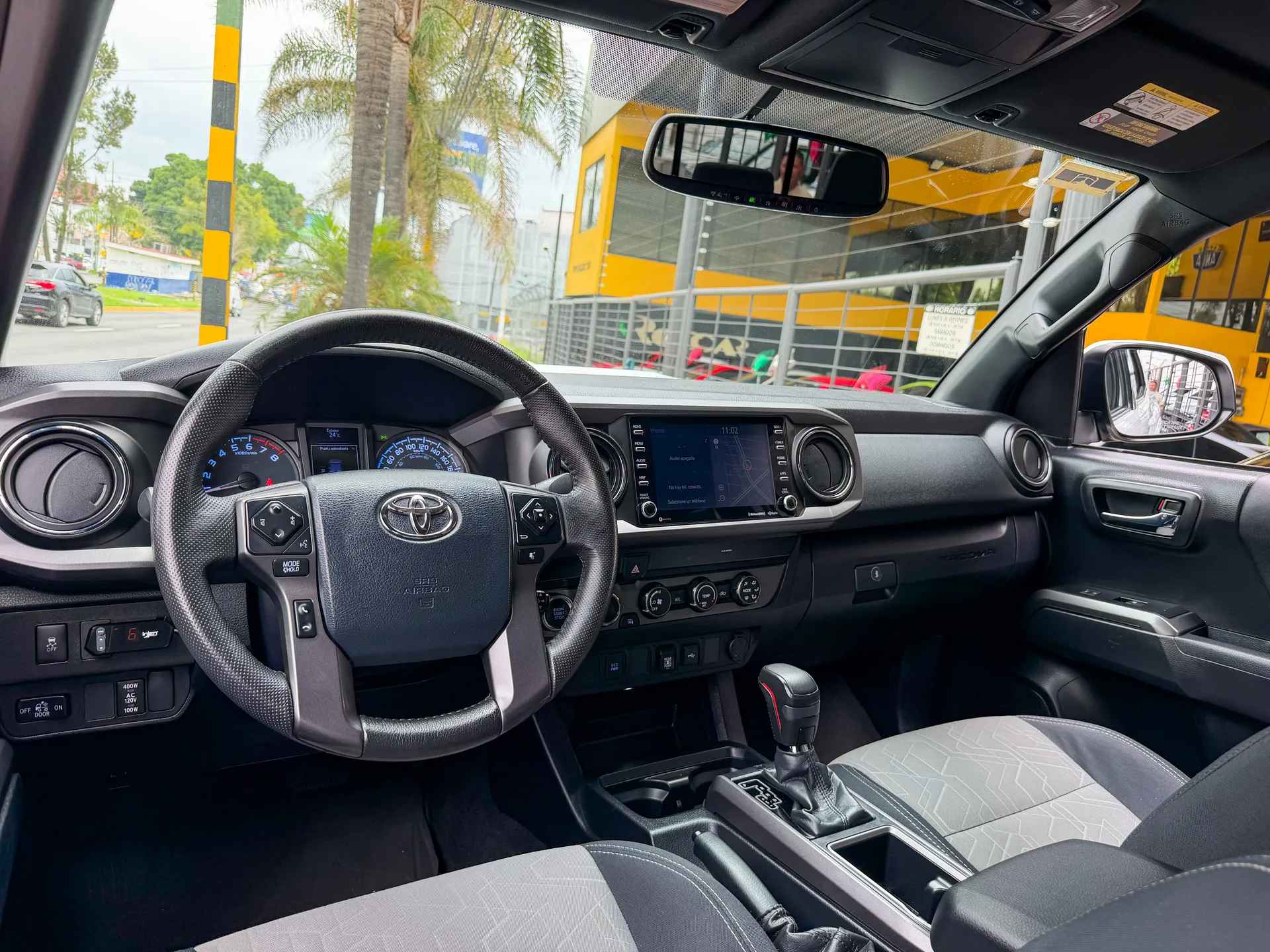 Car image 12
