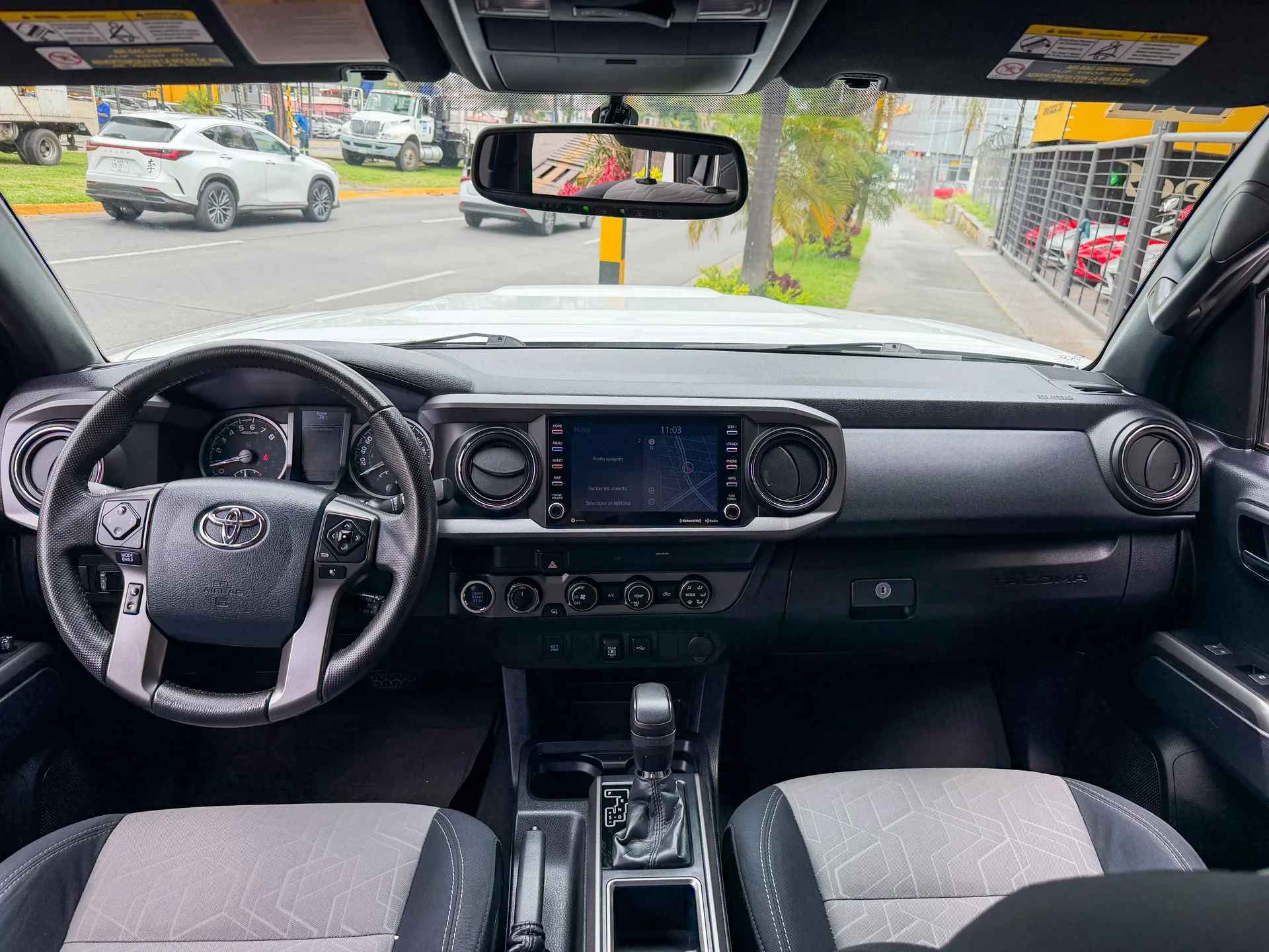 Car image 13
