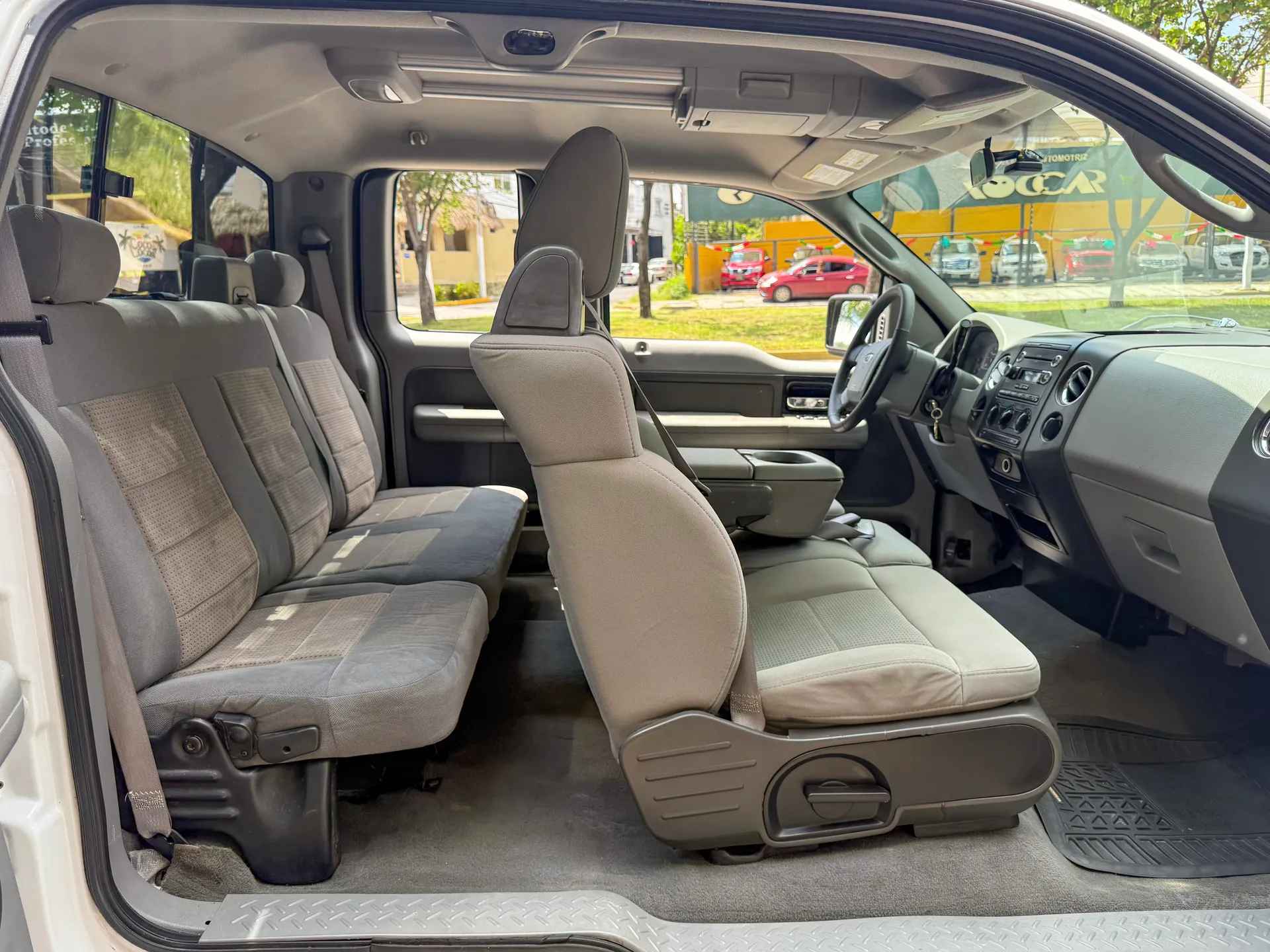 Car image 16