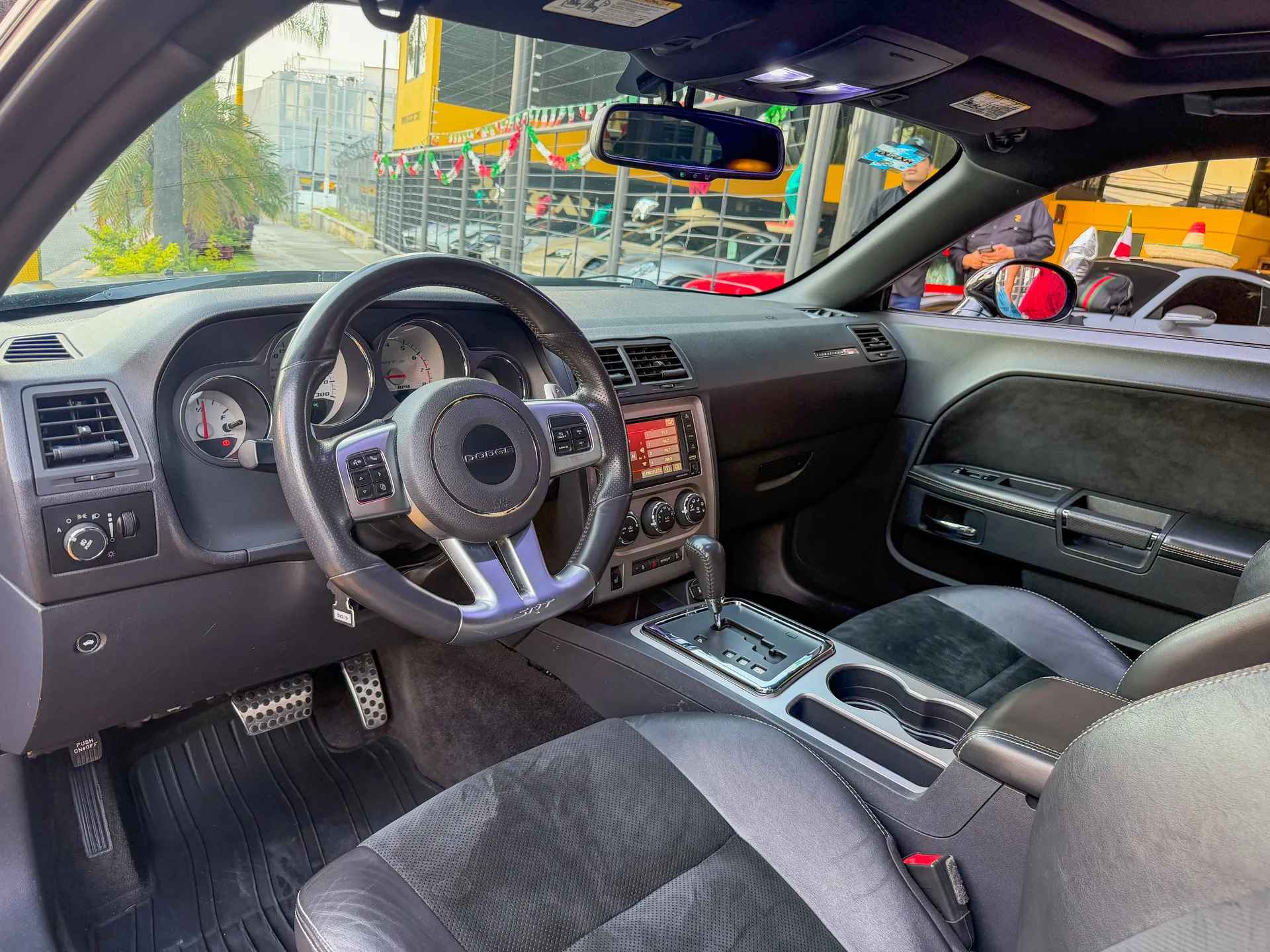 Car image 9