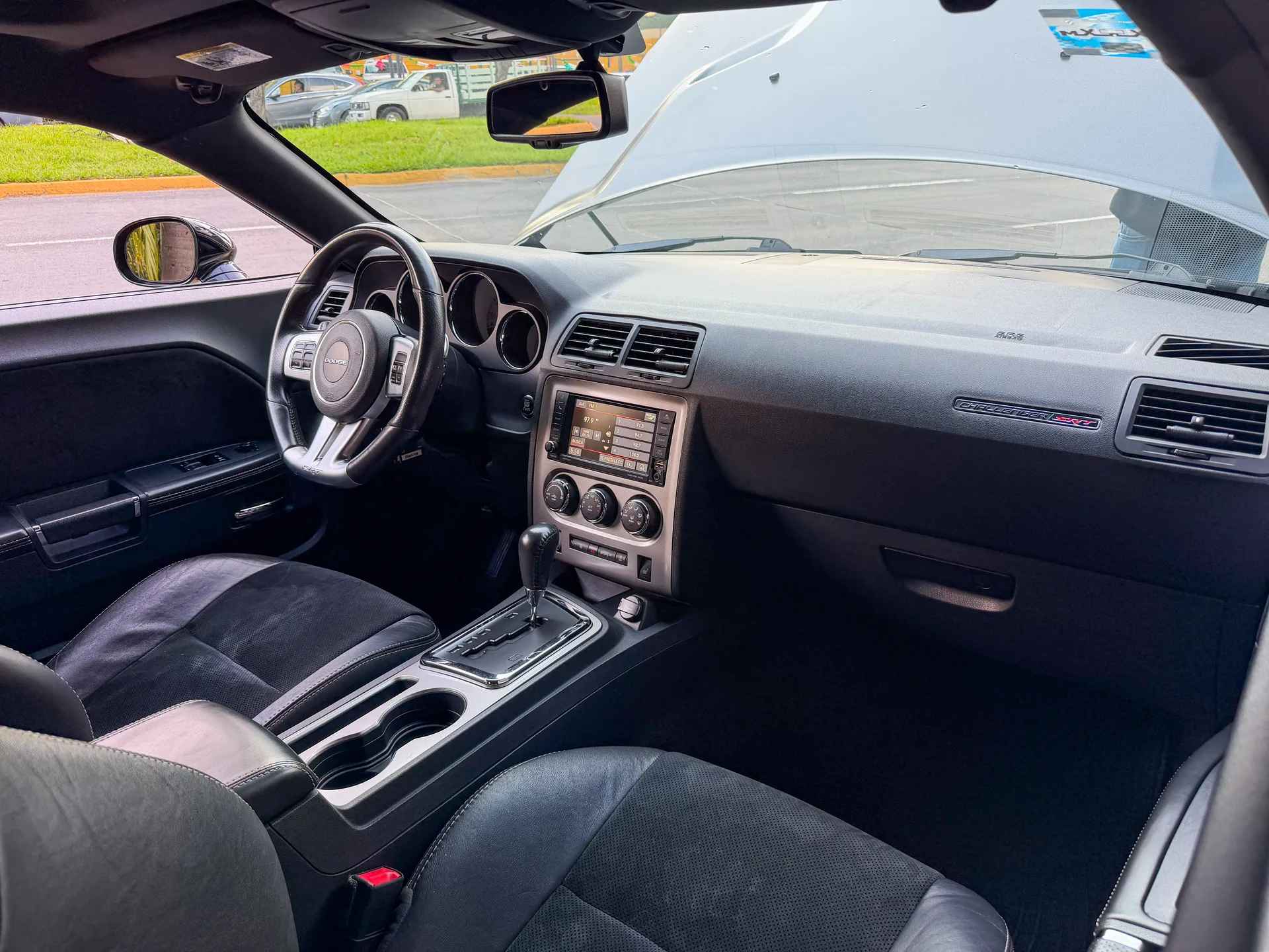 Car image 11