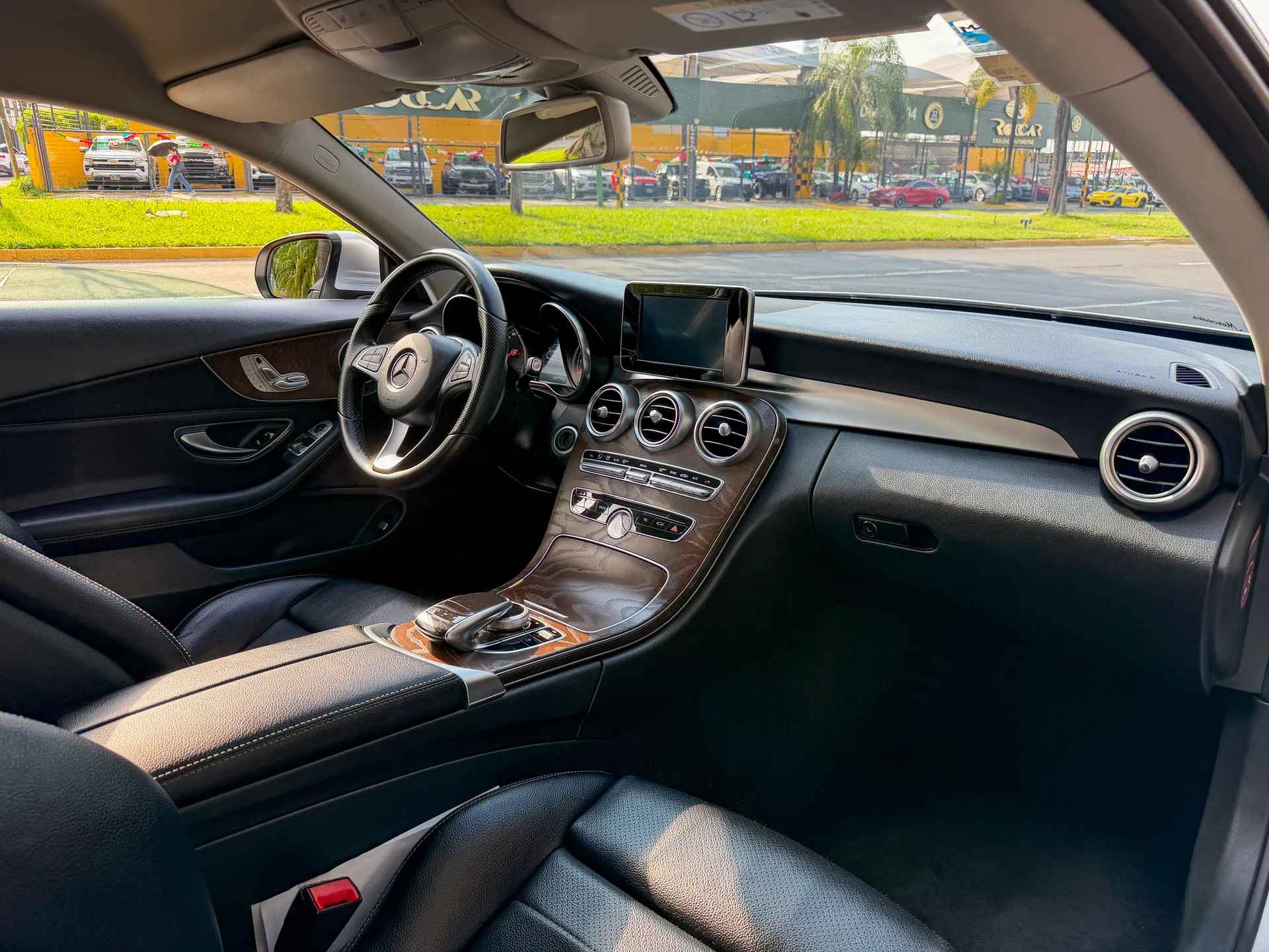 Car image 15