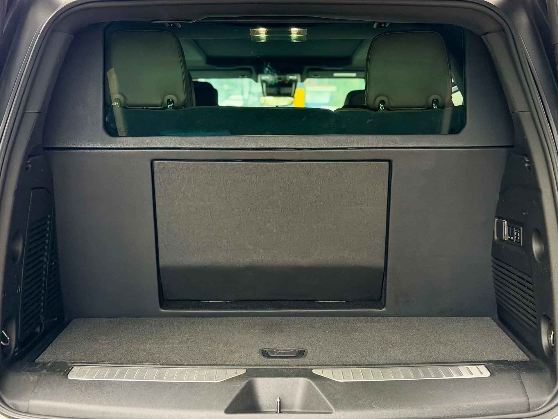 Car image 17