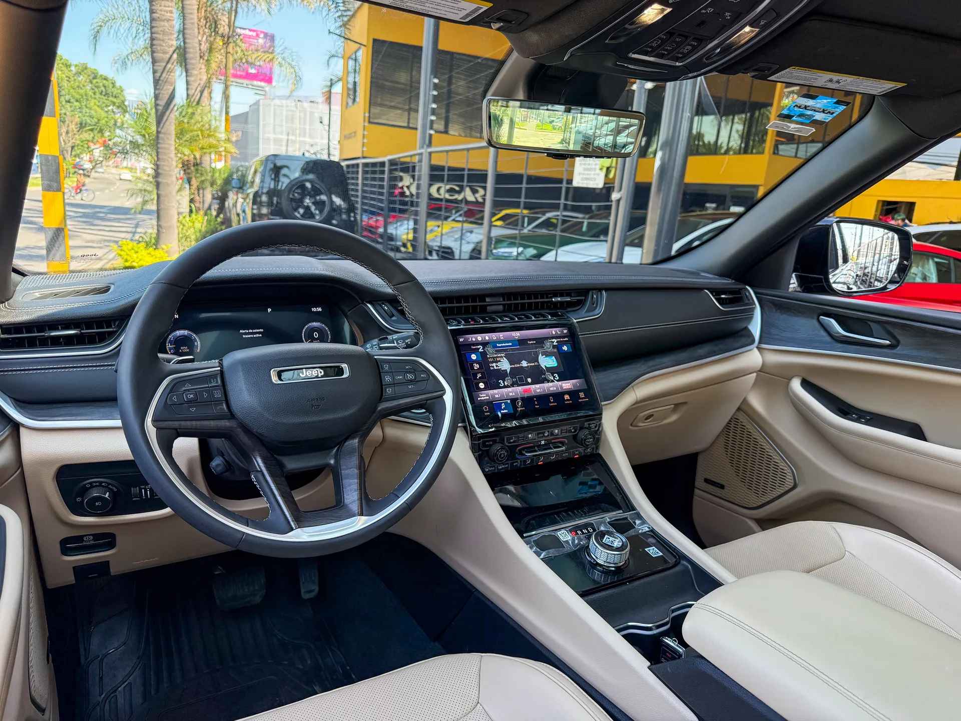 Car image 9