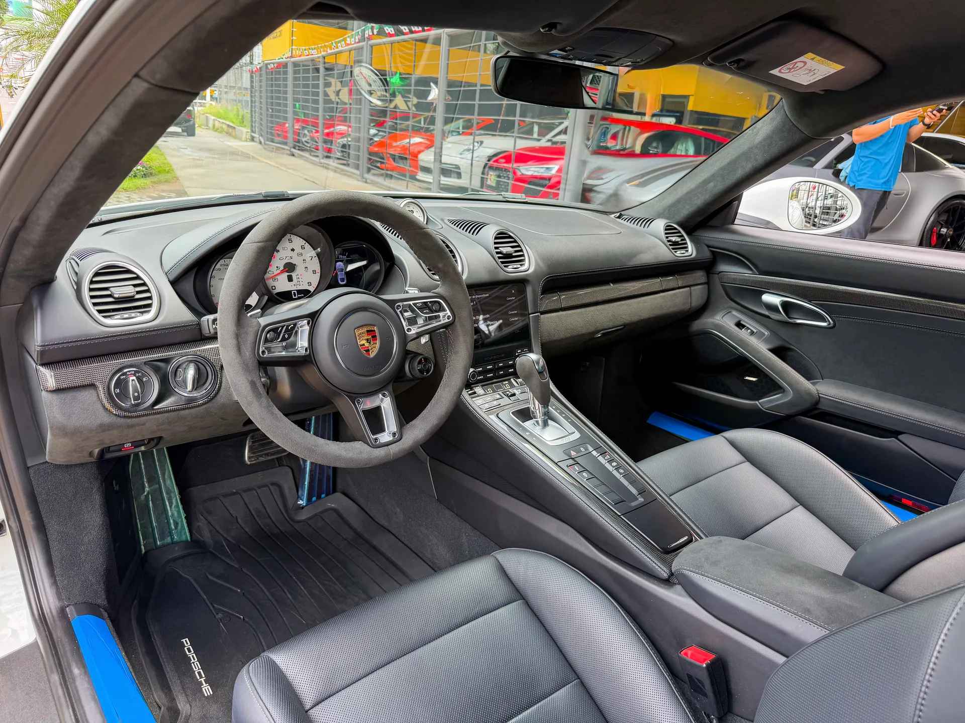 Car image 11