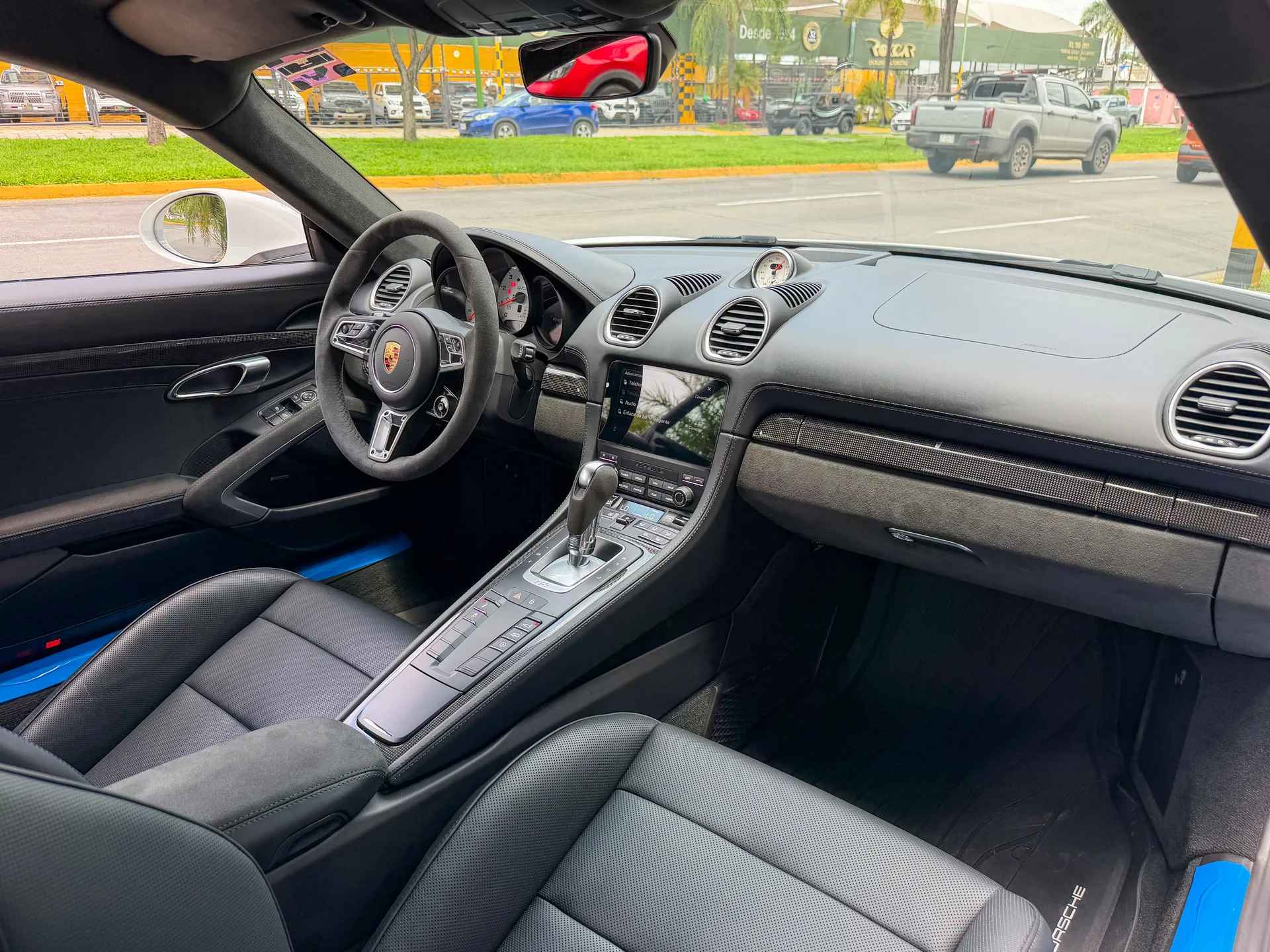 Car image 19