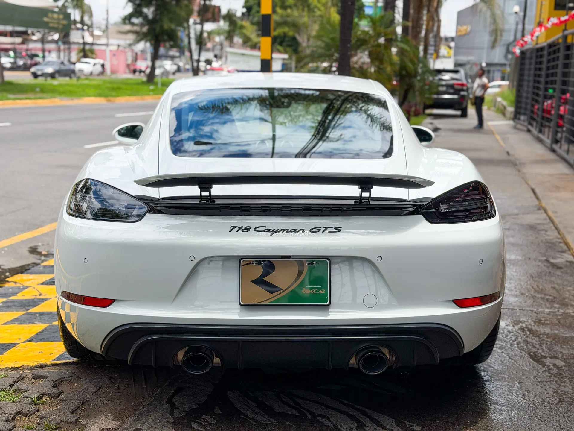 Car image 9