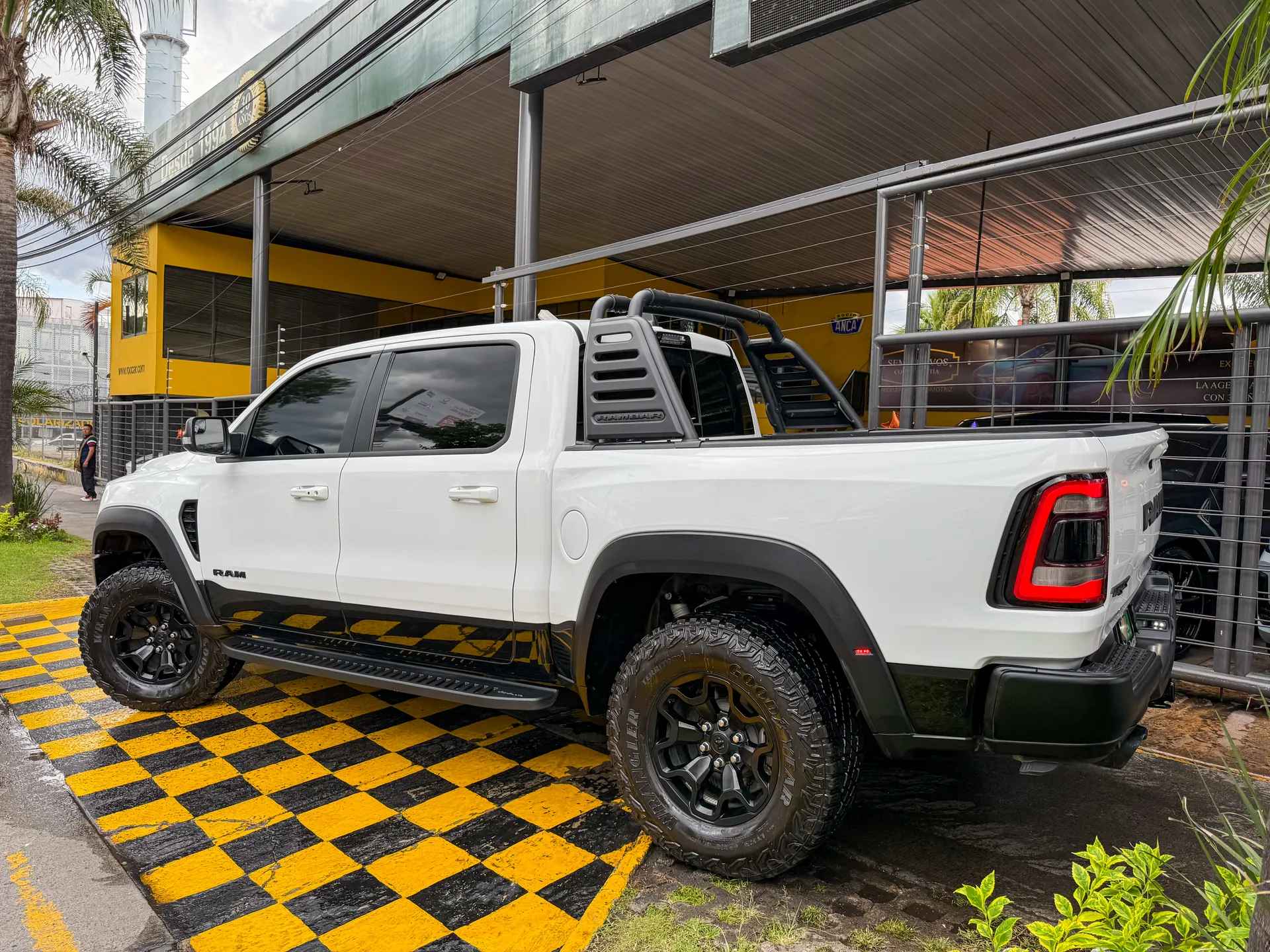 Car image 8