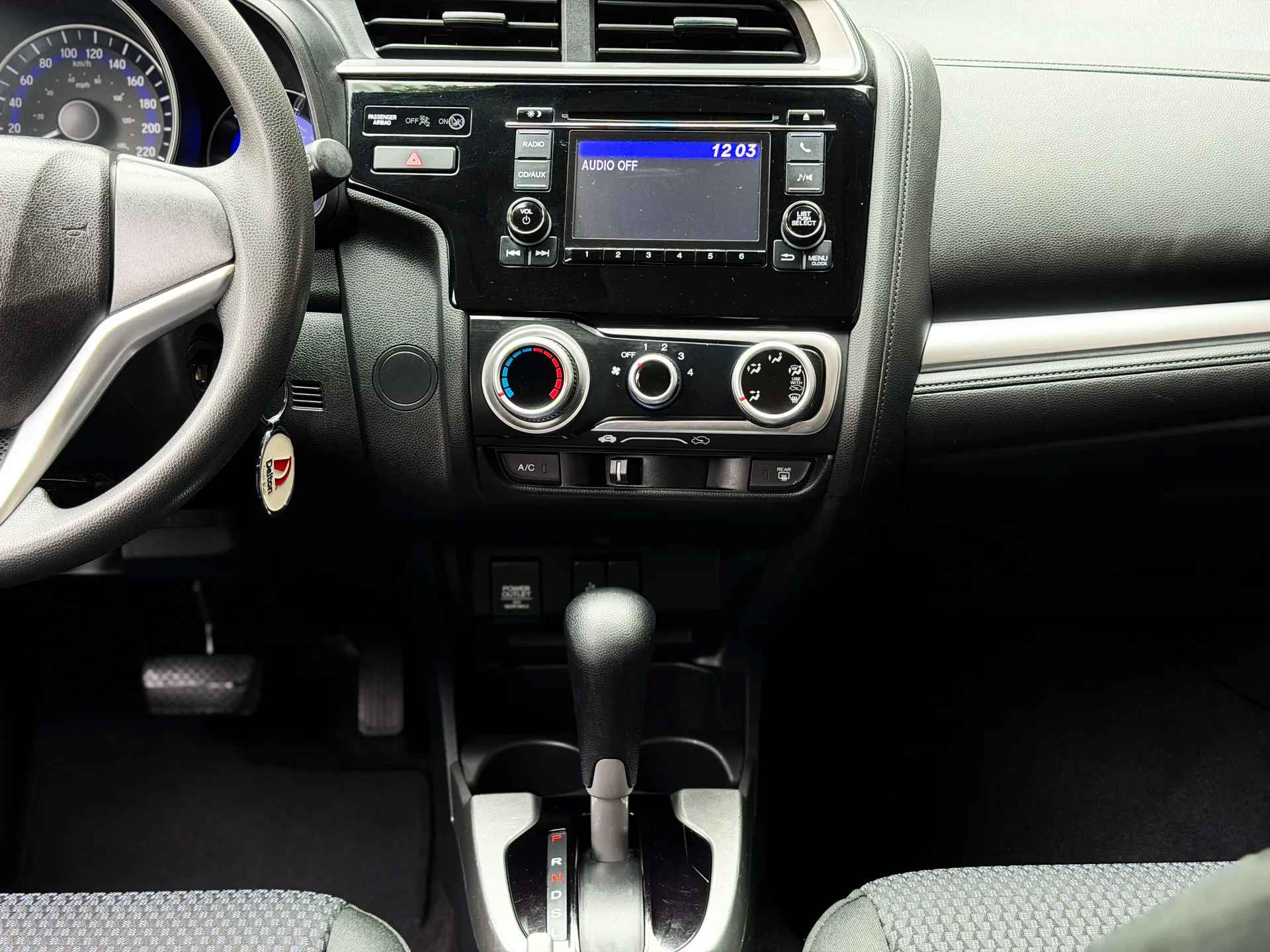 Car image 11