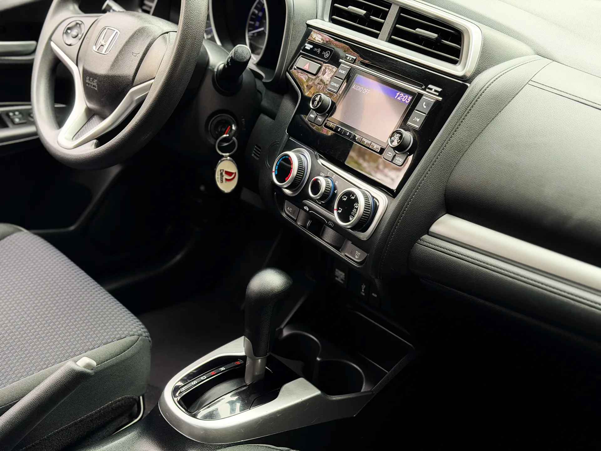 Car image 15