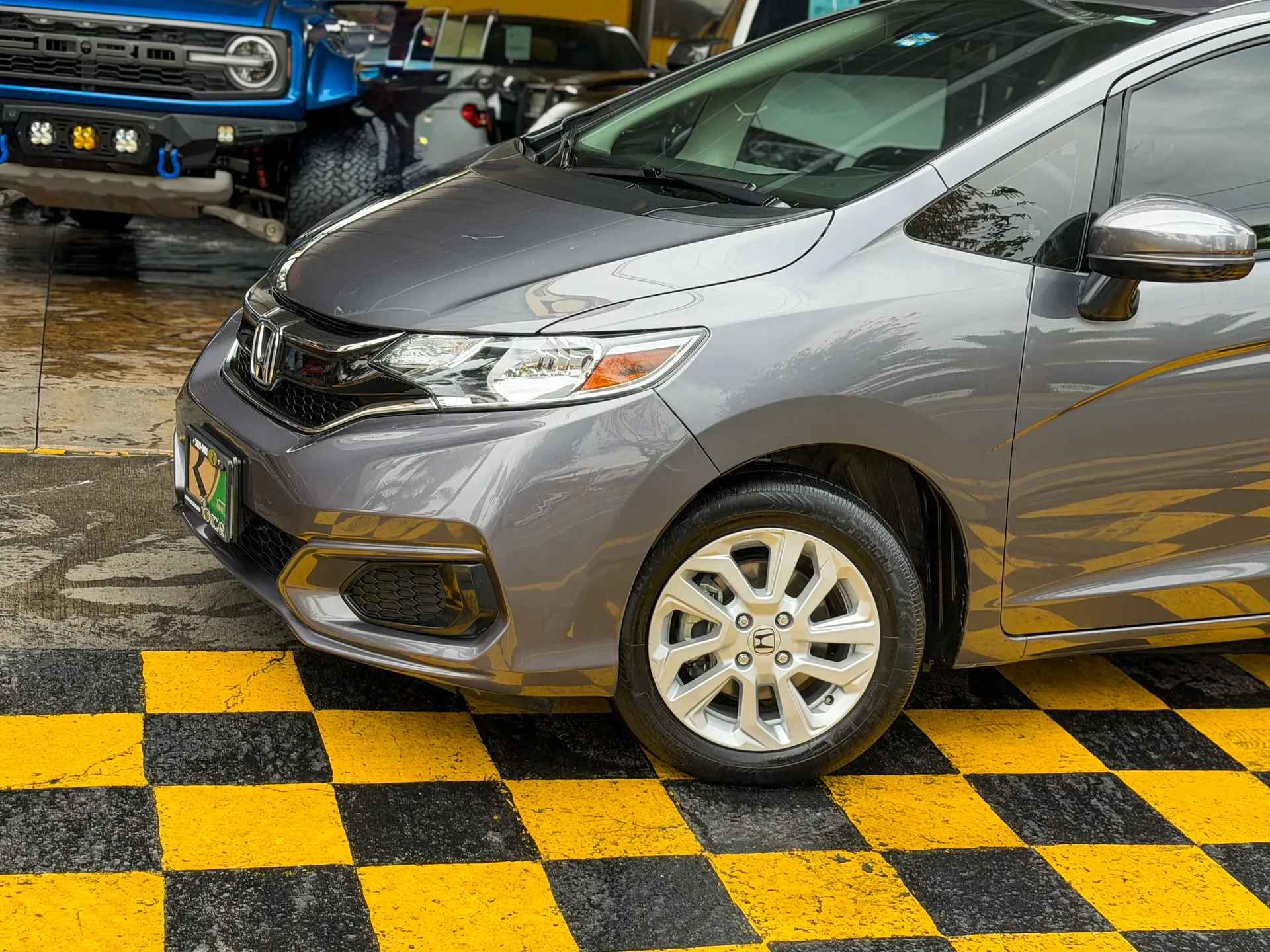 Car image 2