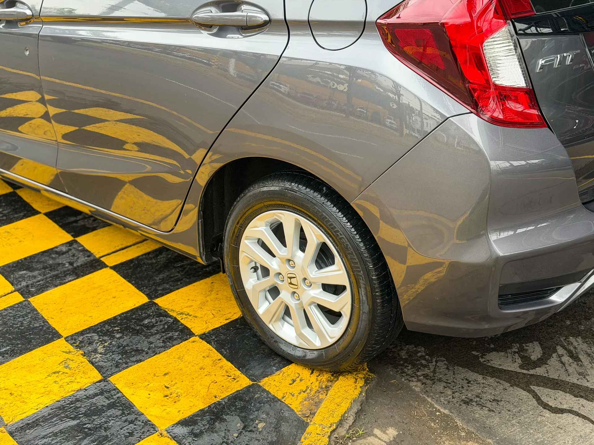 Car image 7