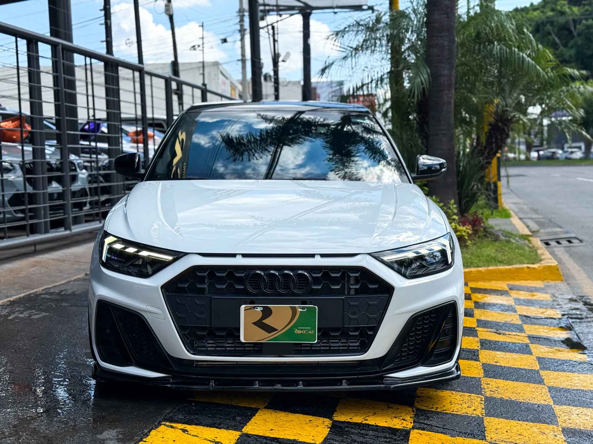 Car image 3