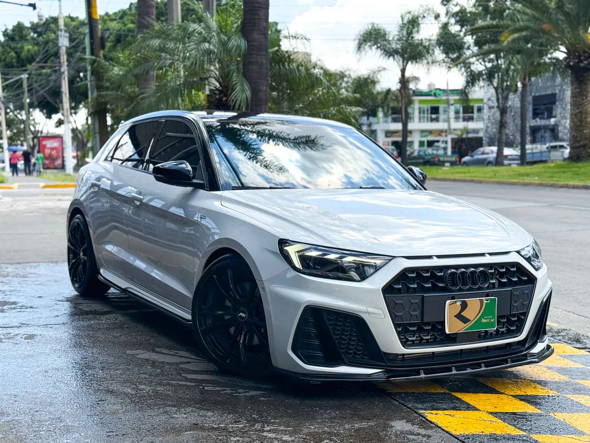 Car image 4