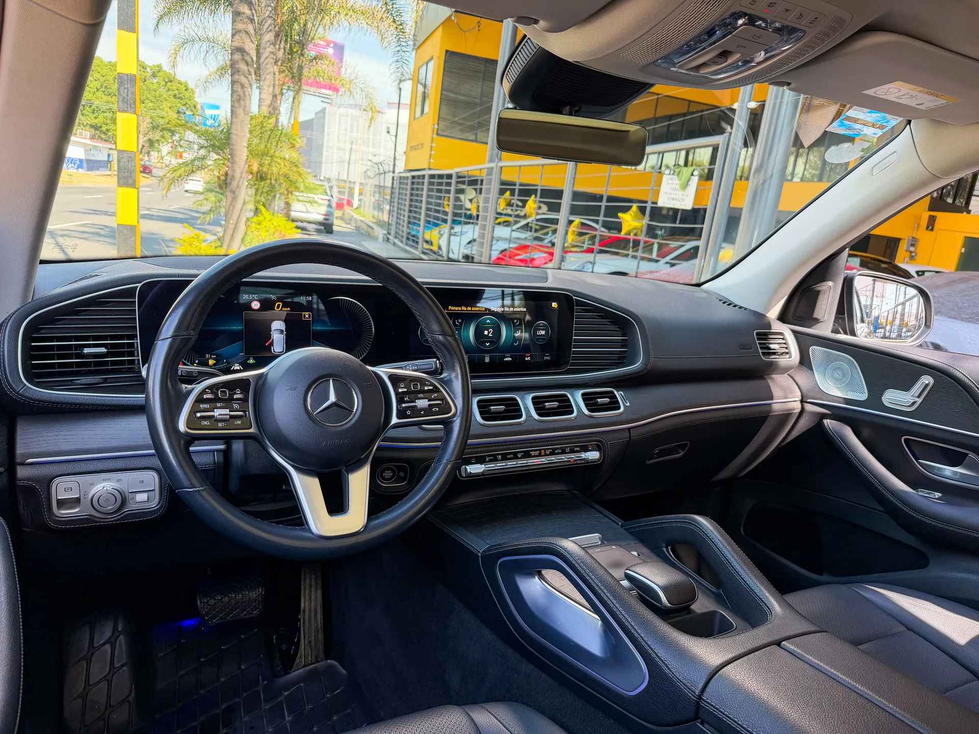Car image 9