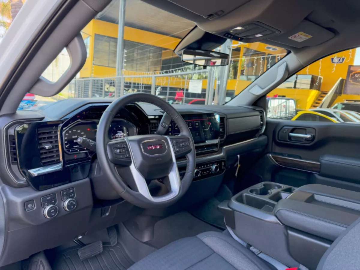 Car image 11