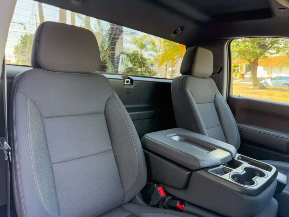 Car image 15