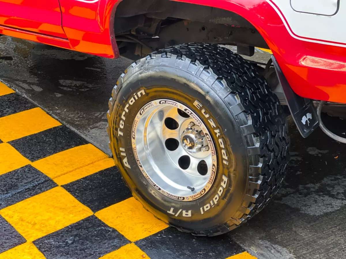 Car image 8