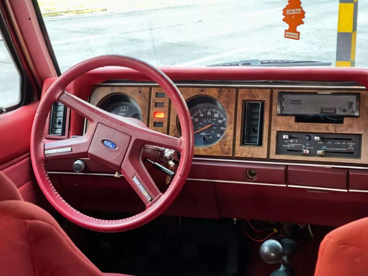 Car image 13