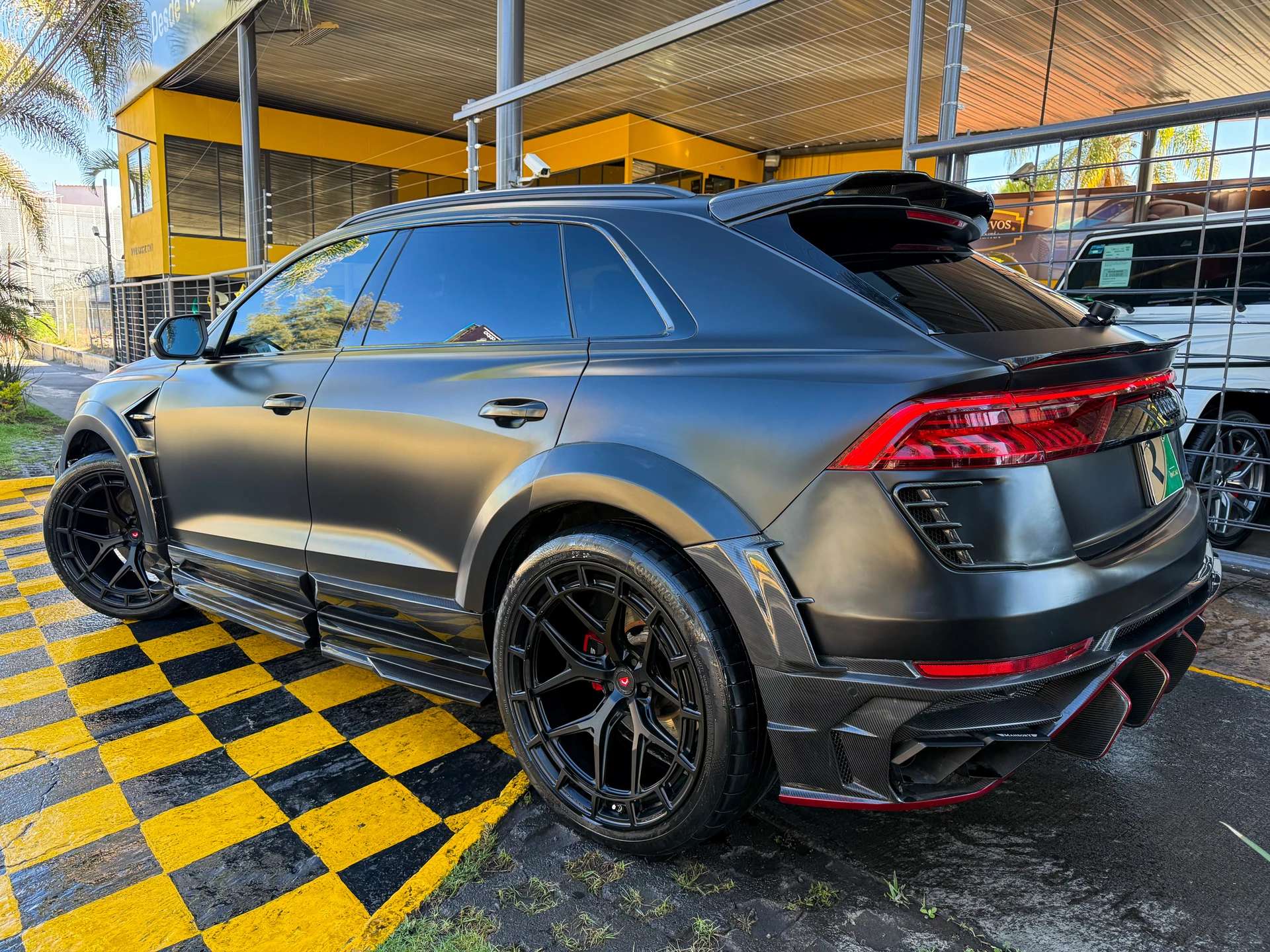 Car image 11