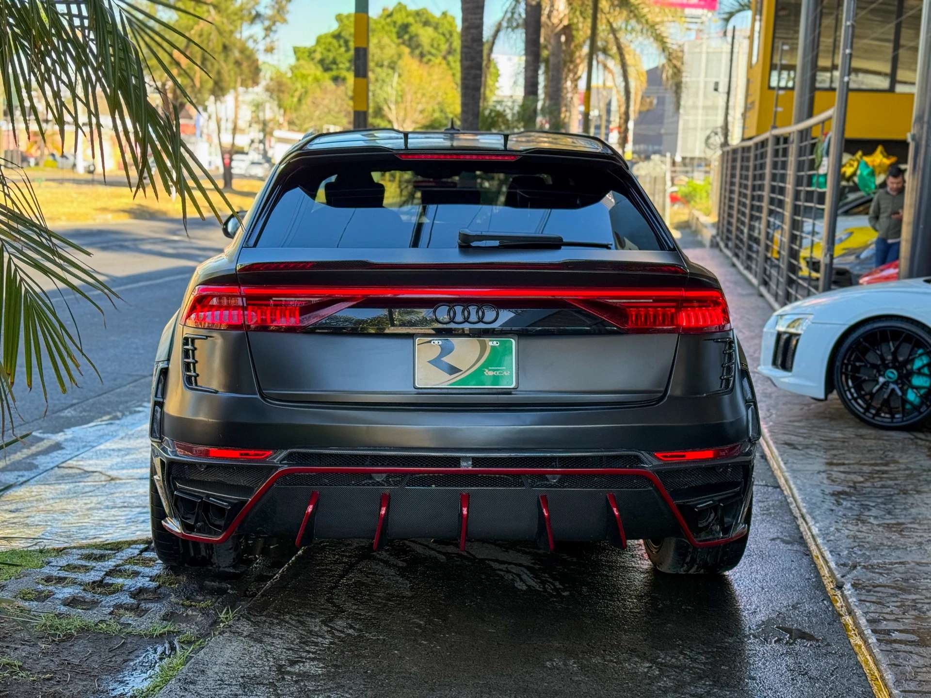 Car image 14