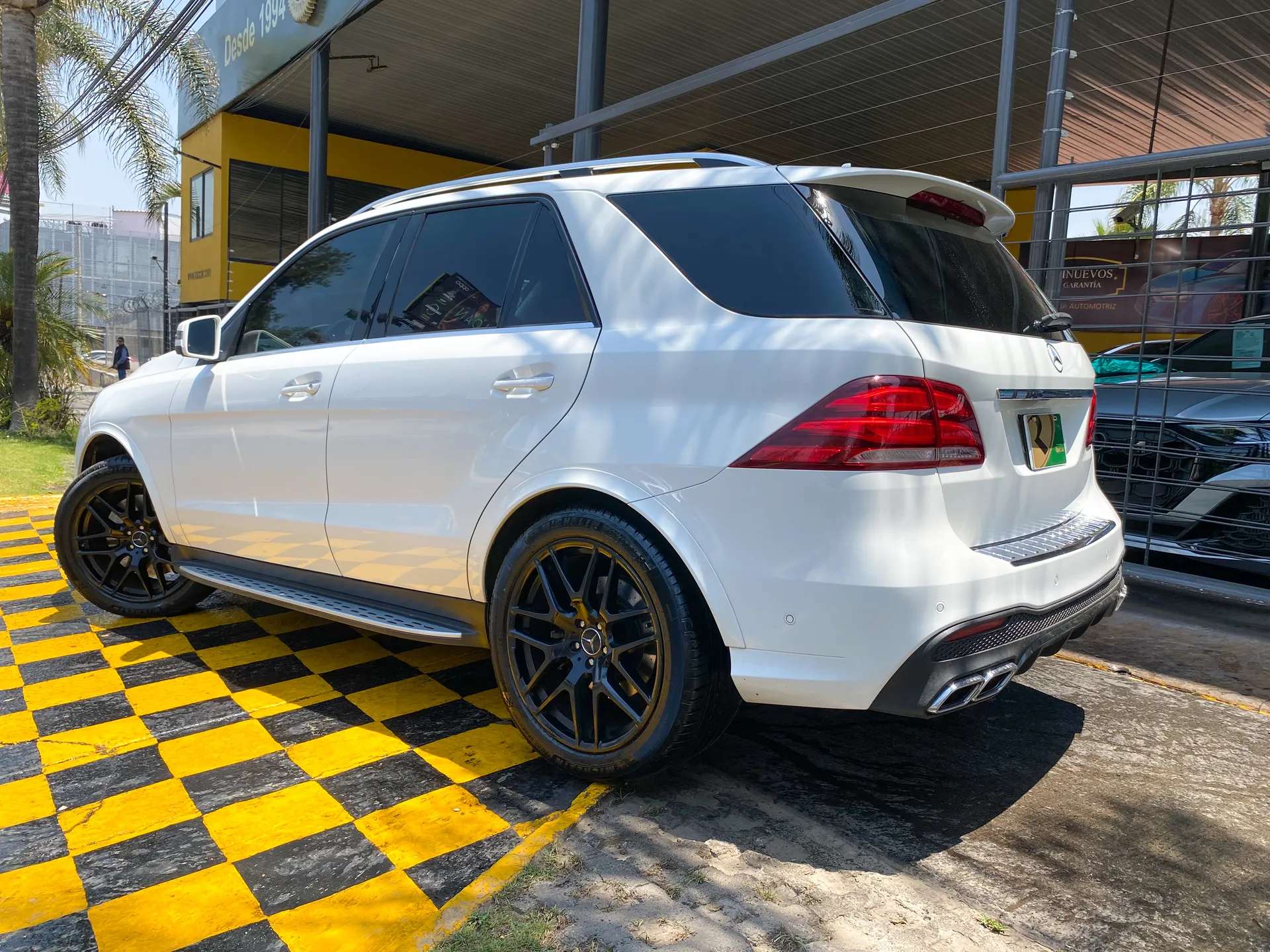 Car image 4
