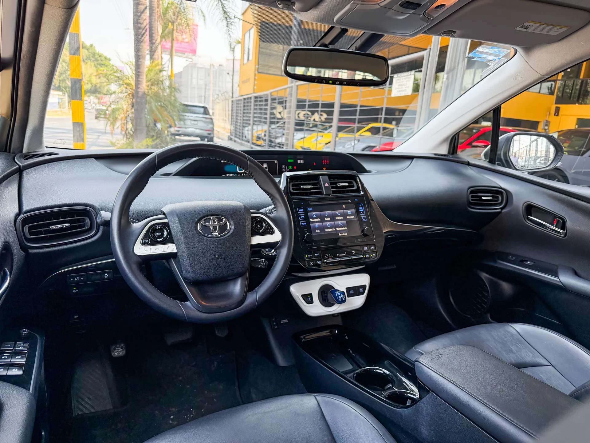 Car image 9