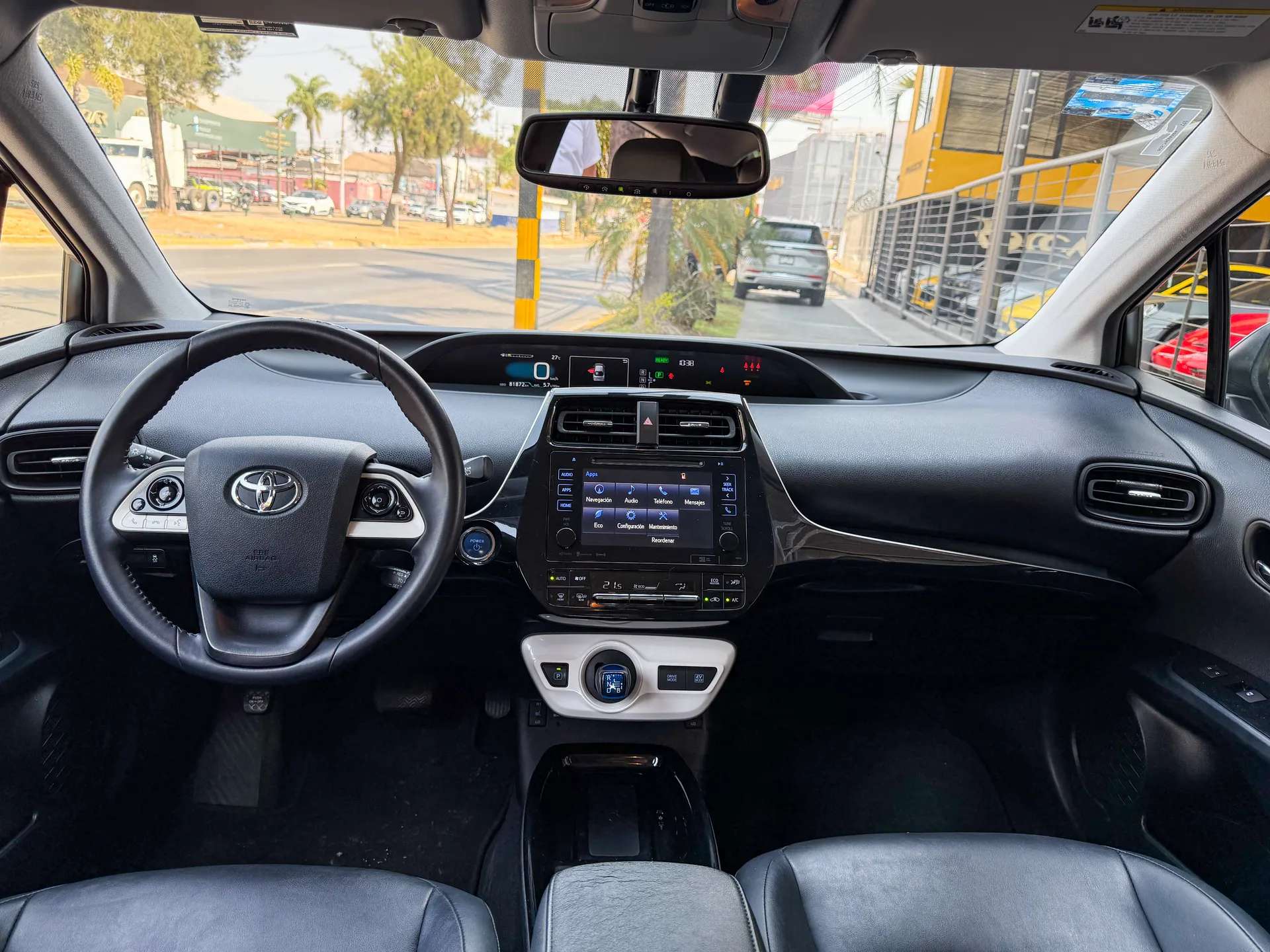 Car image 10