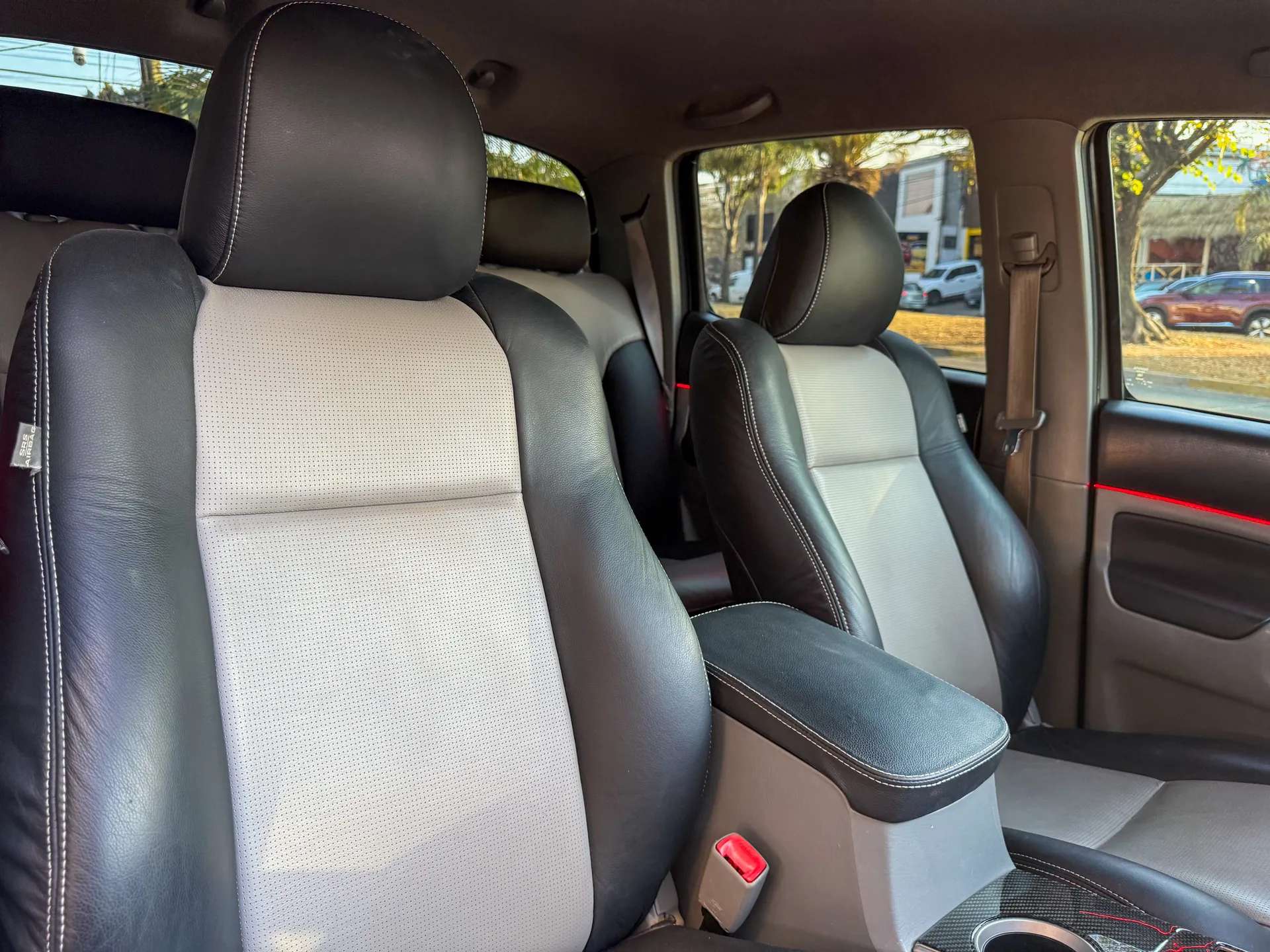 Car image 15