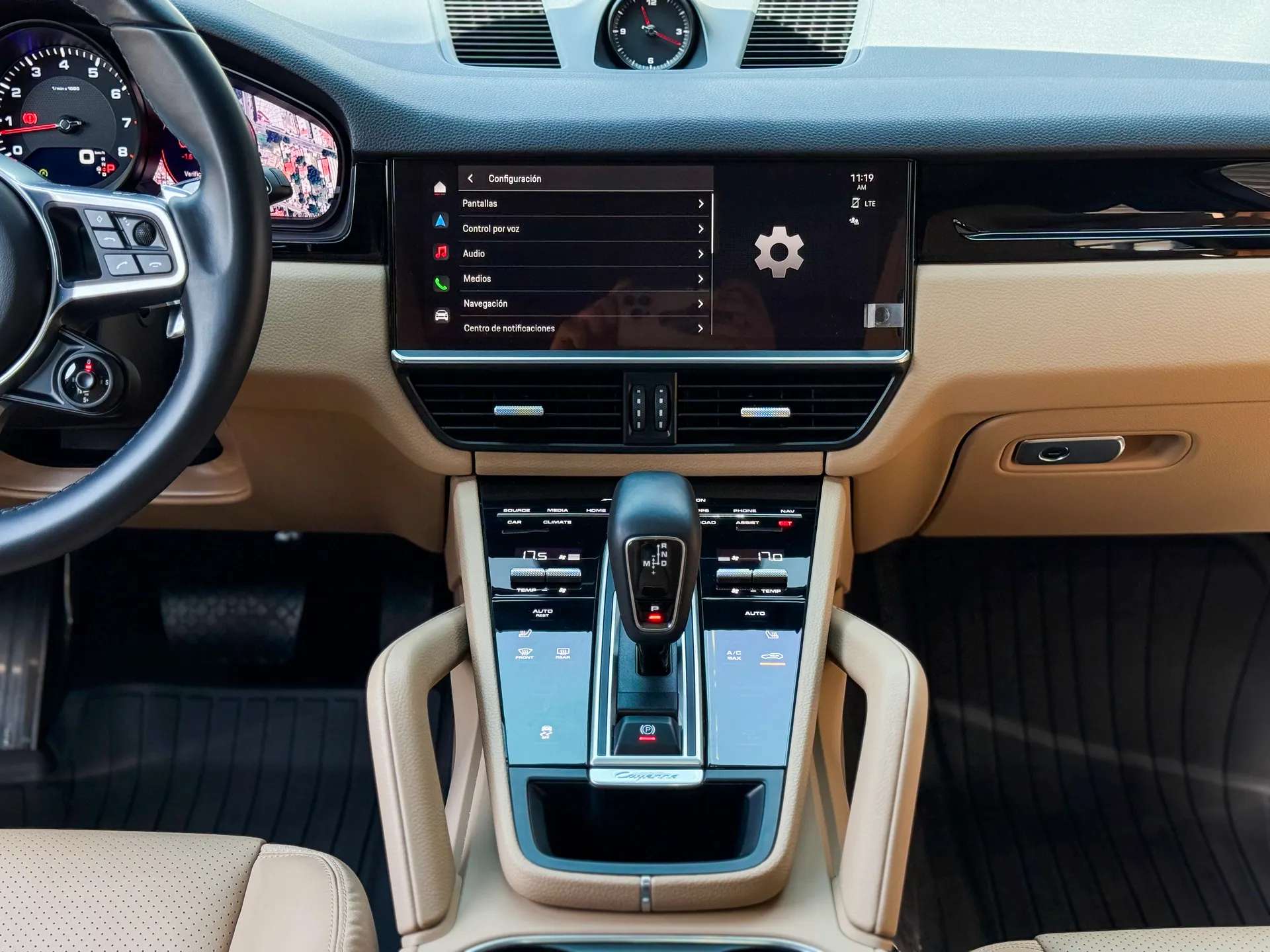 Car image 11