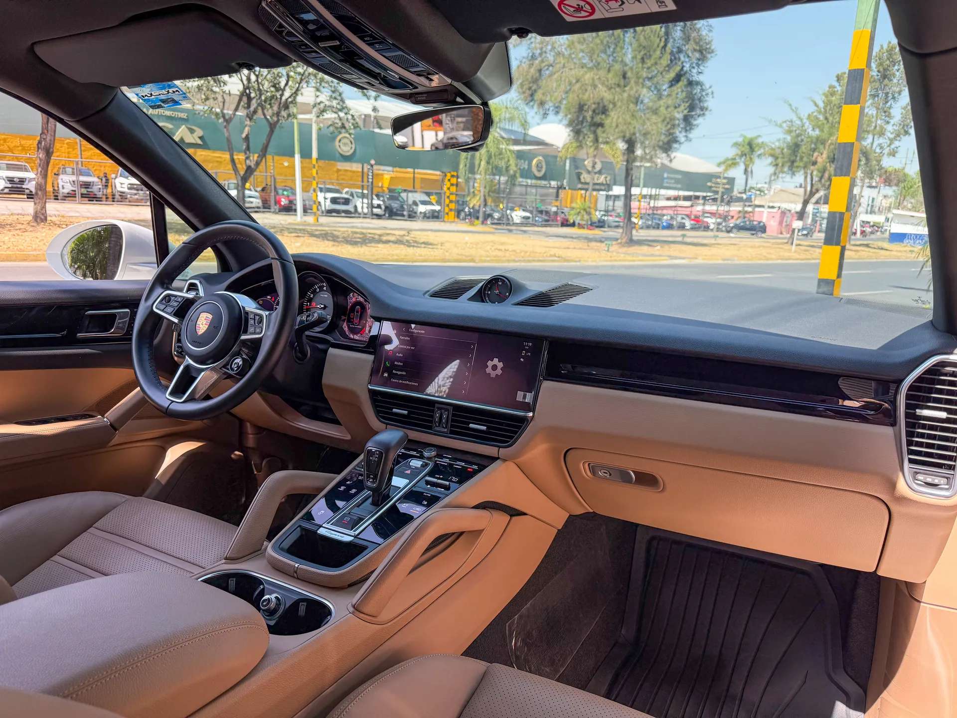 Car image 13
