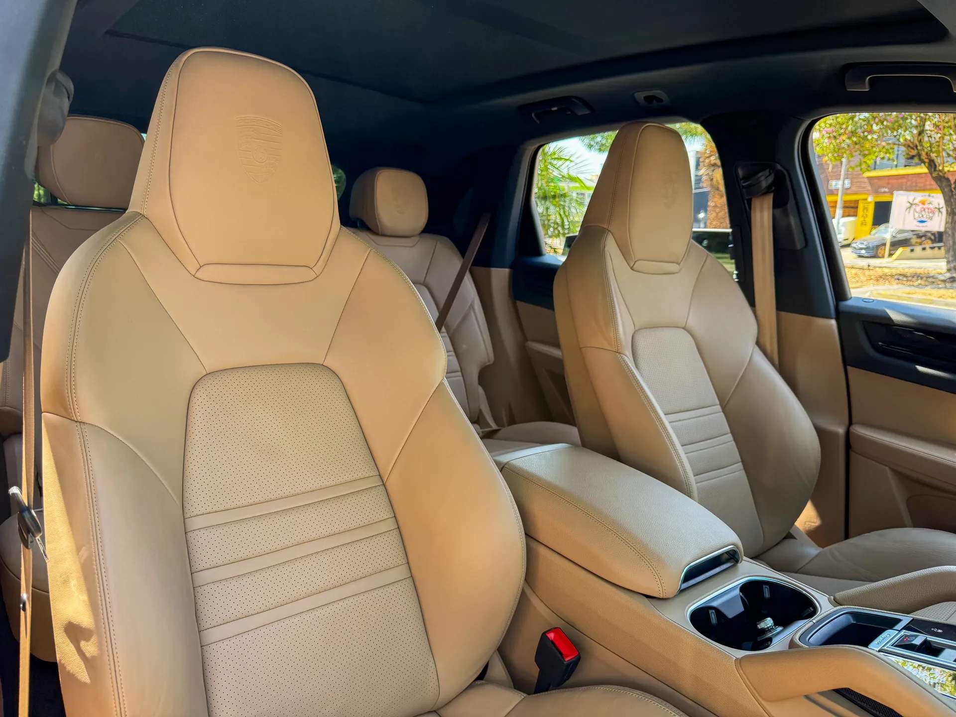 Car image 15