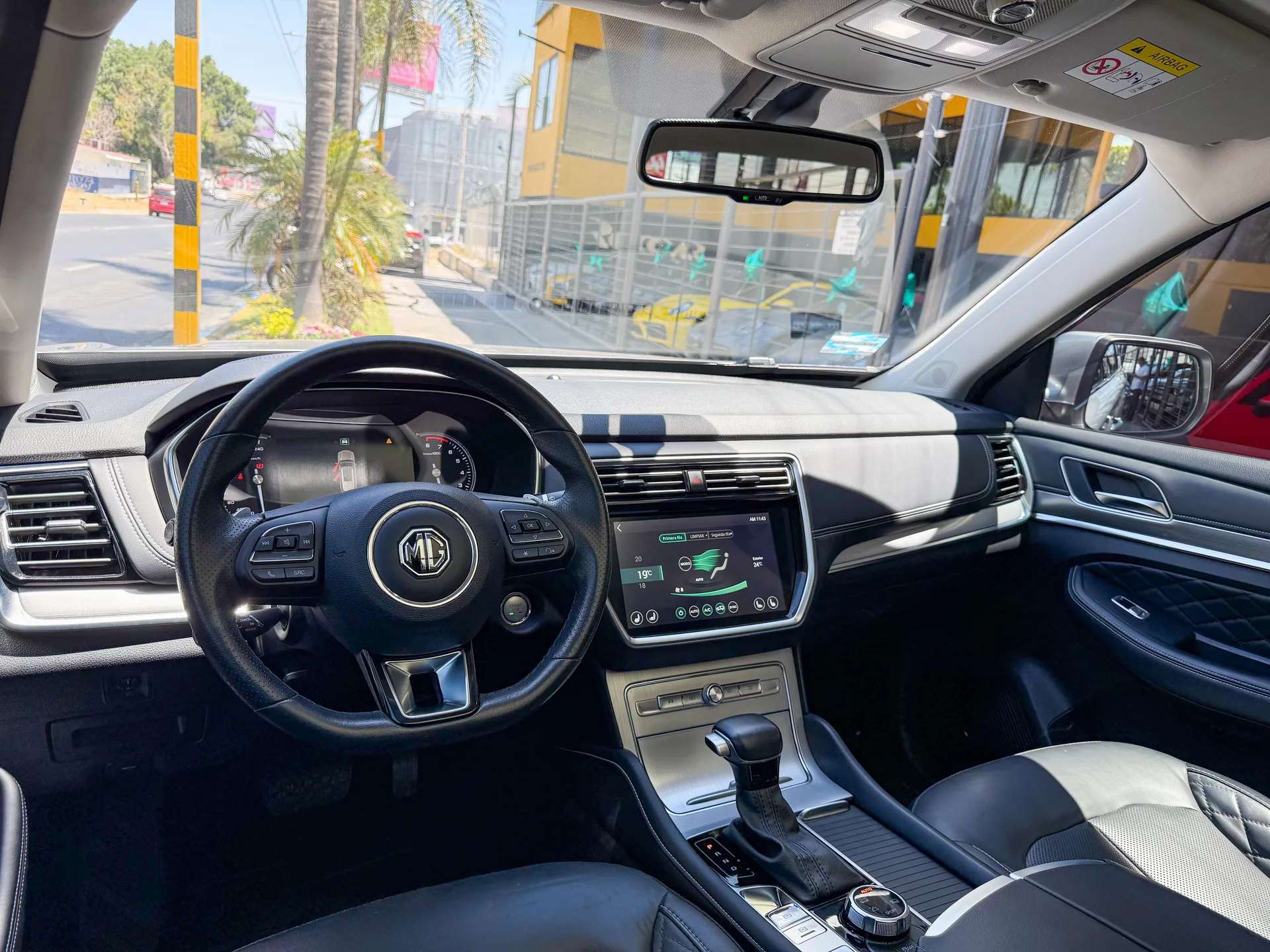 Car image 9