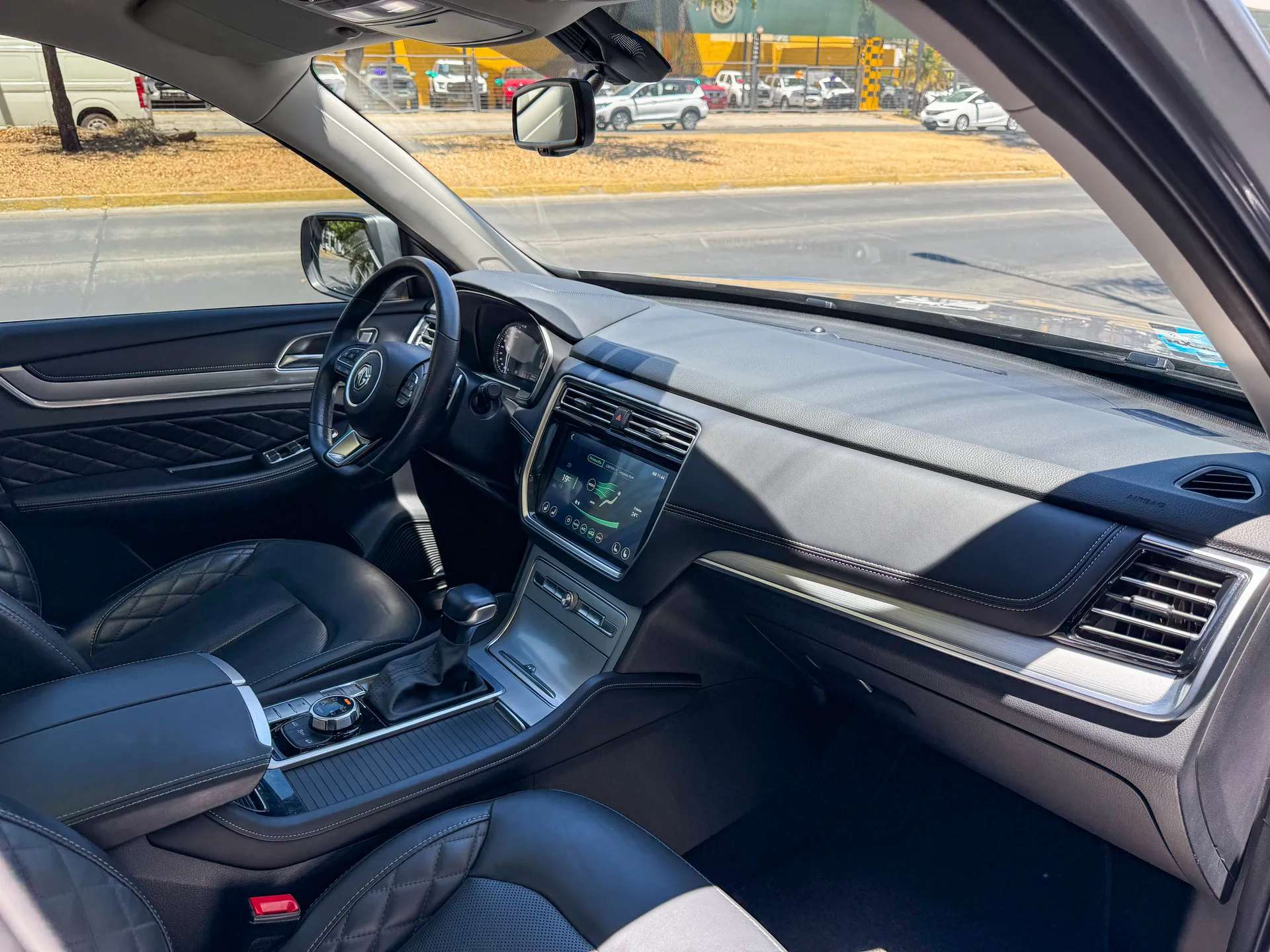 Car image 13