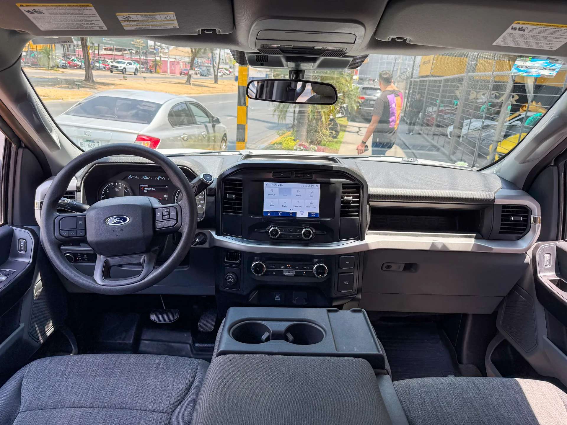 Car image 10