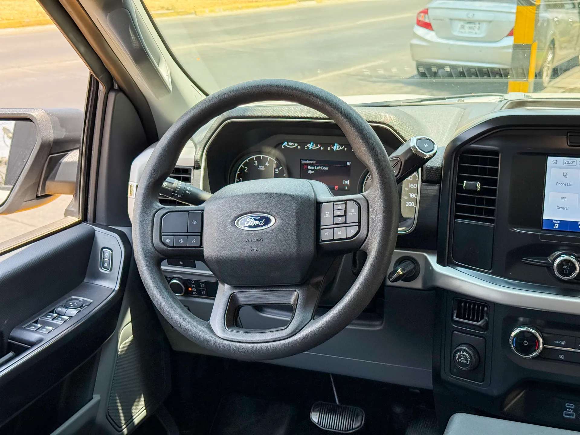 Car image 12