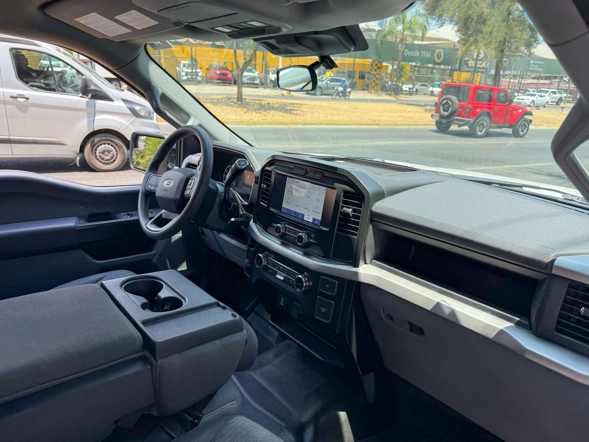 Car image 13
